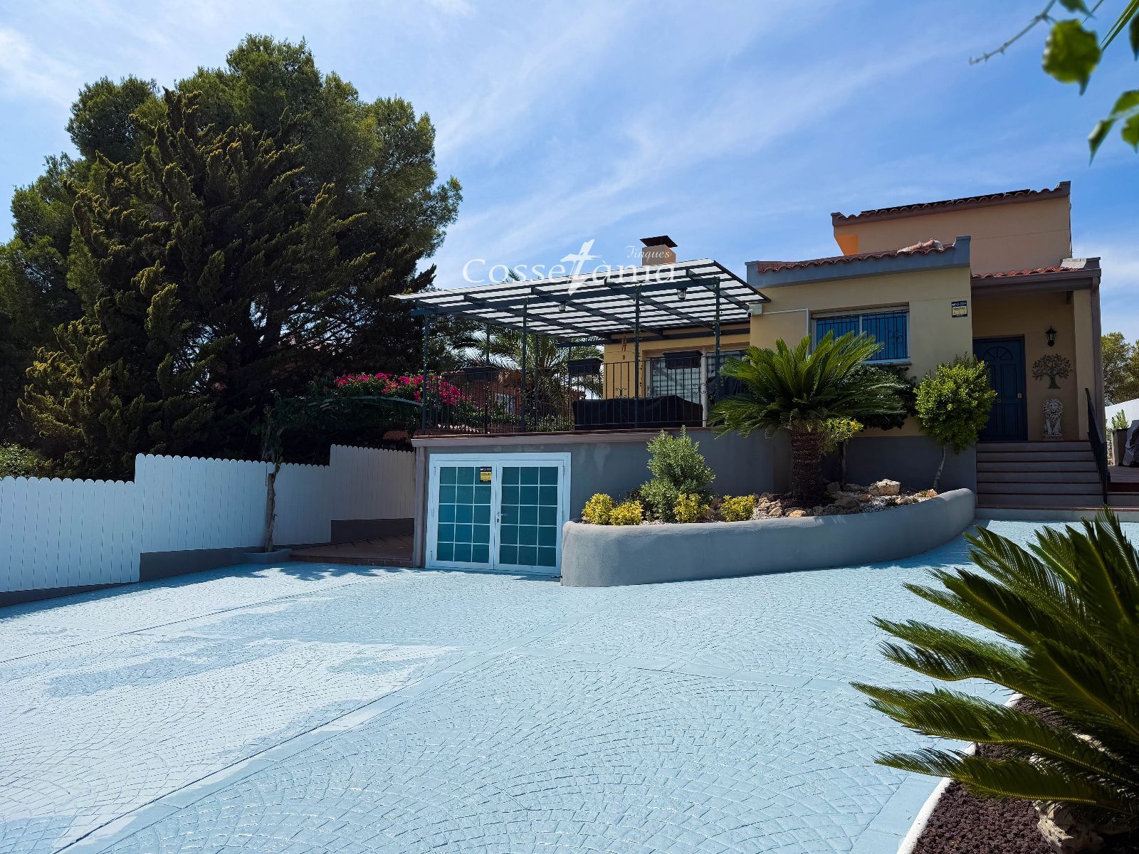 Fachada - Chalet de 6 hab. con piscina y placas solares