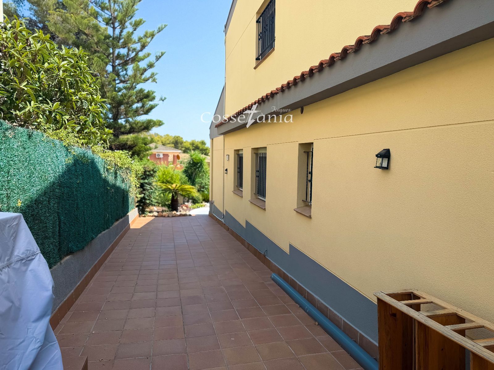 Fachada - Chalet de 6 hab. con piscina y placas solares