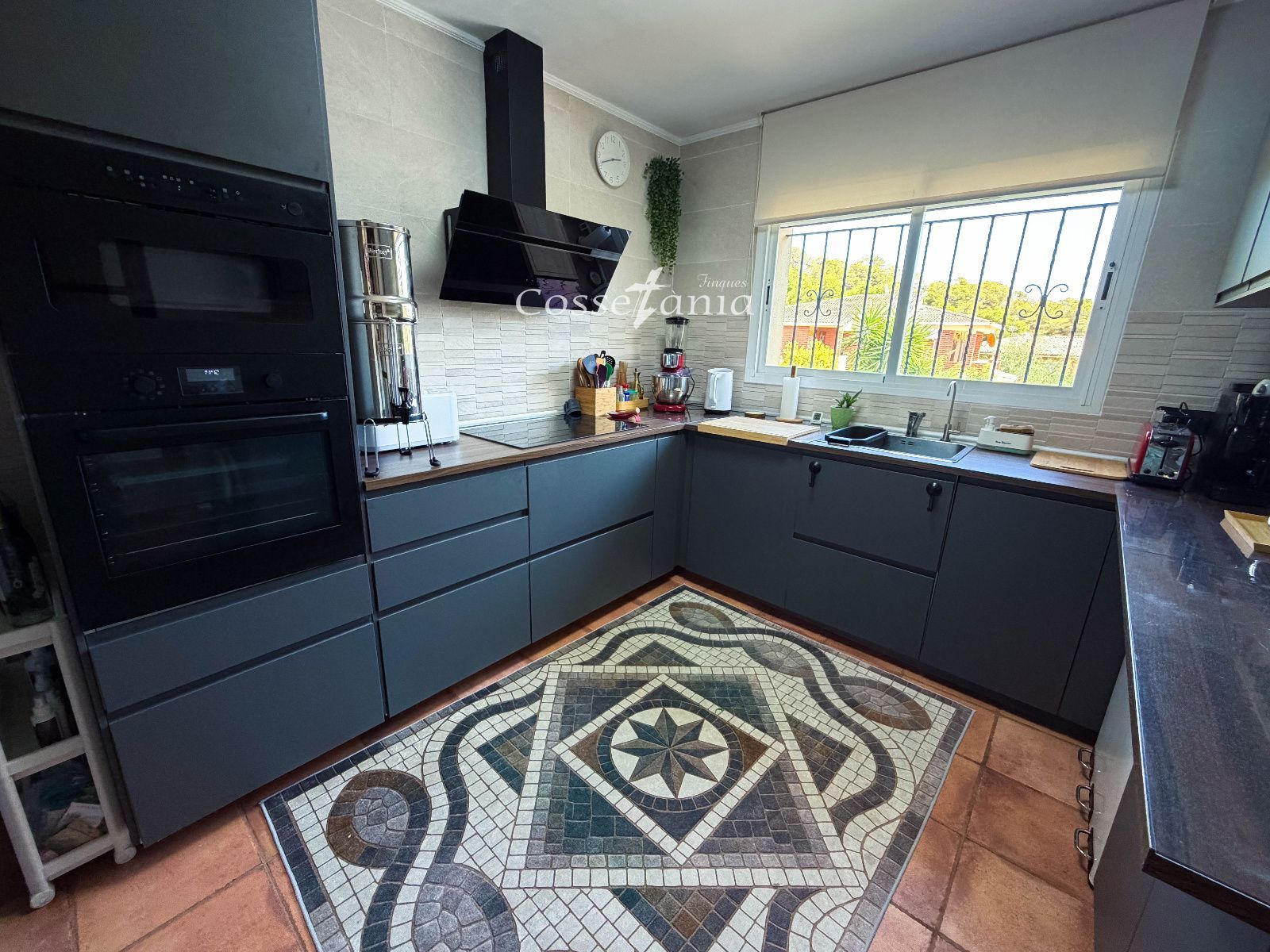 Cocina - Chalet de 6 hab. con piscina y placas solares
