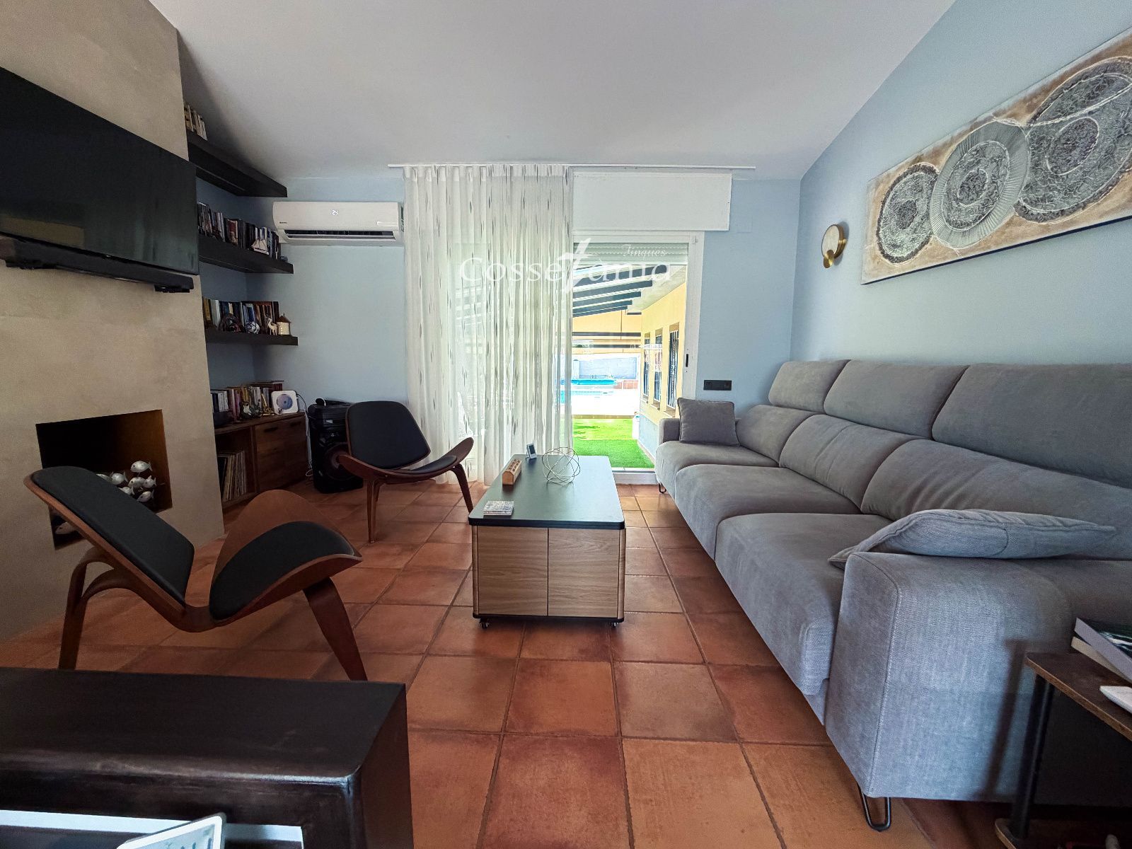 Salón - Chalet de 6 hab. con piscina y placas solares