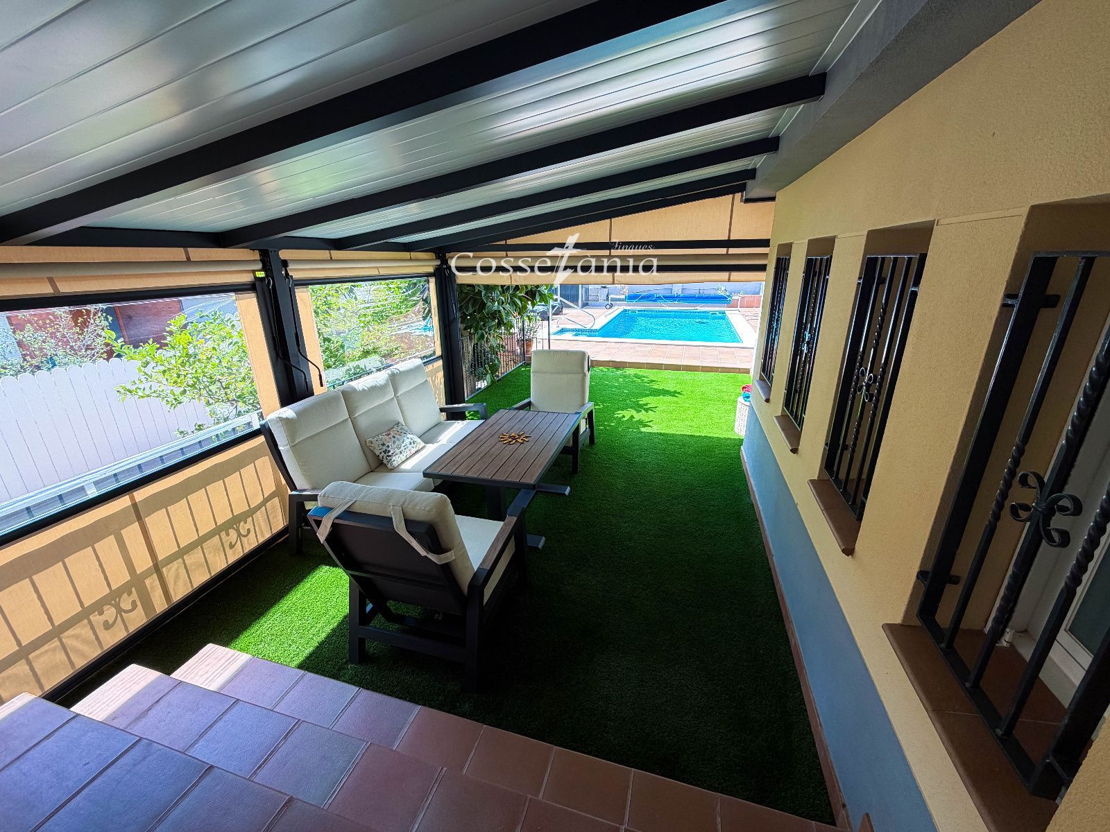 Terraza - Chalet de 6 hab. con piscina y placas solares
