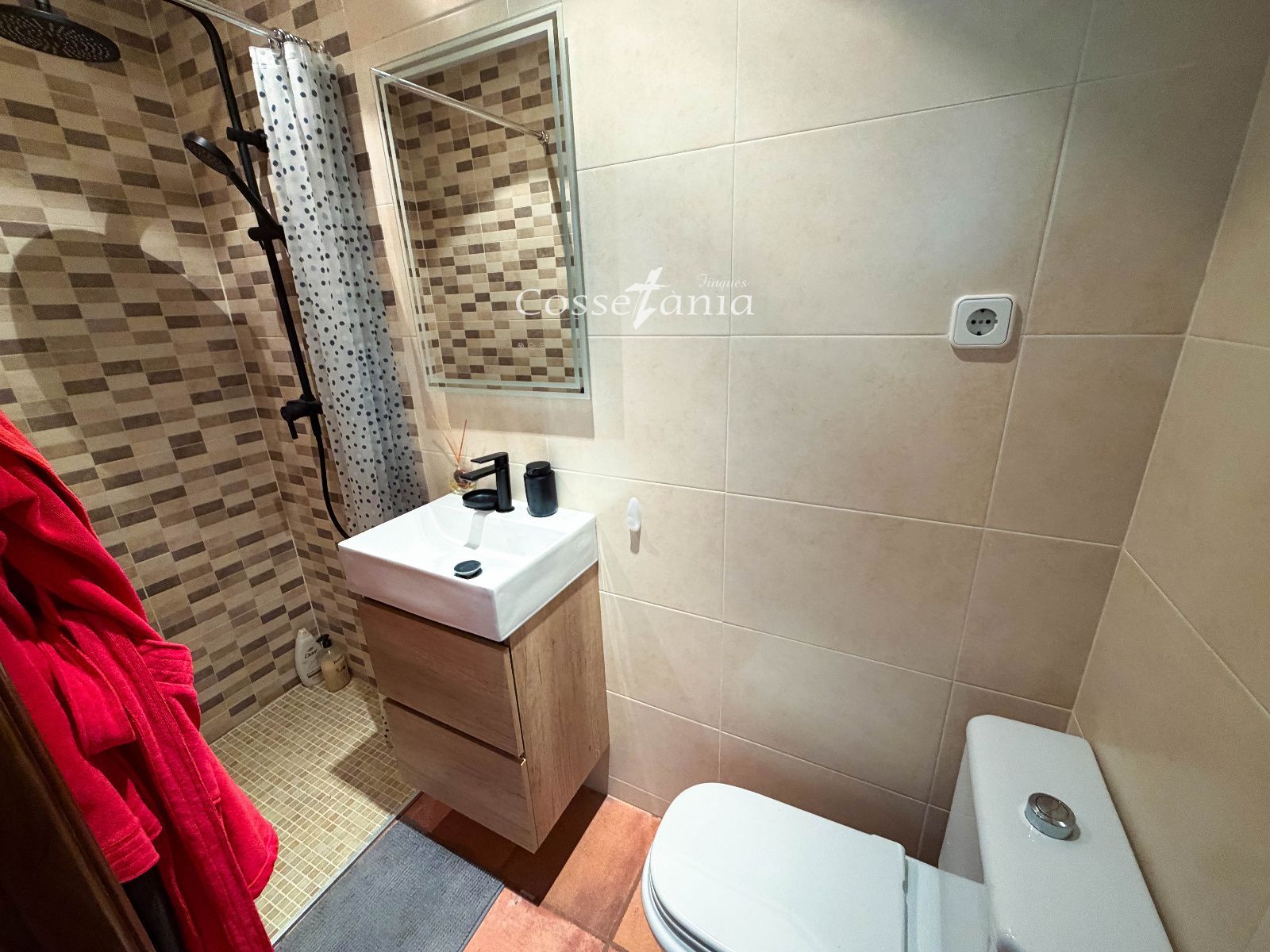 Baño - Chalet de 6 hab. con piscina y placas solares