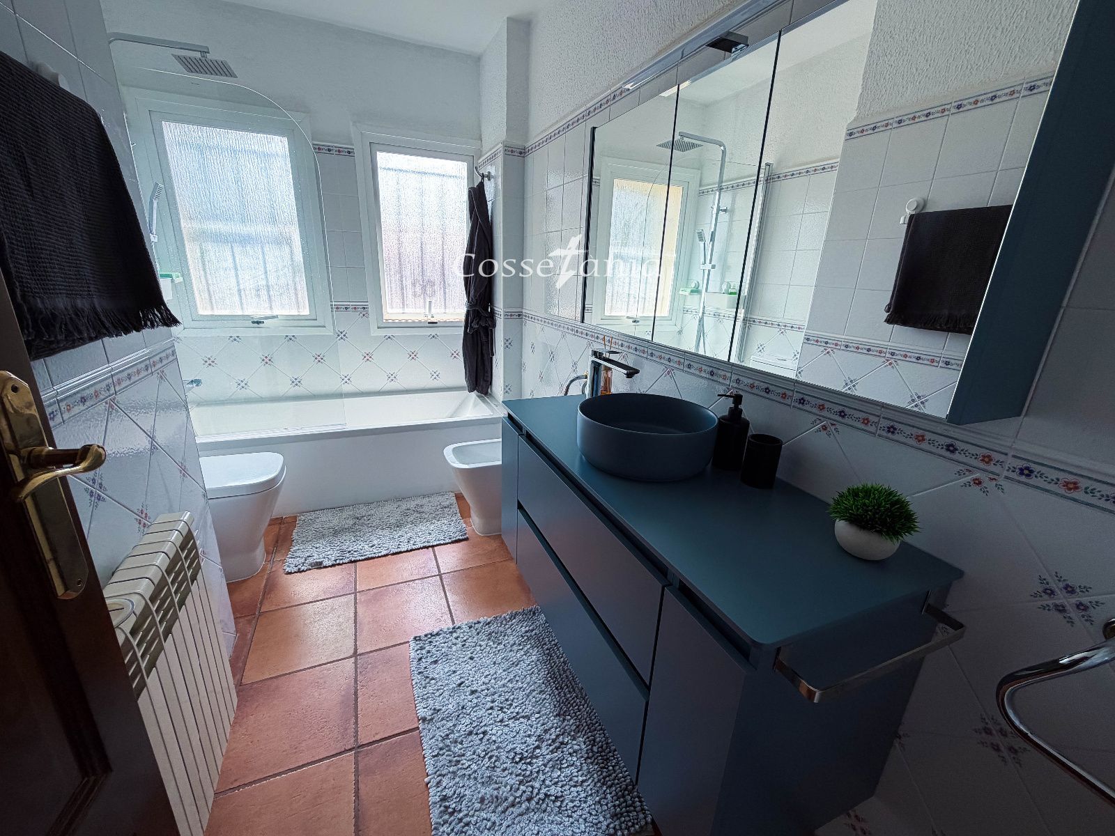 Salón - Chalet de 6 hab. con piscina y placas solares