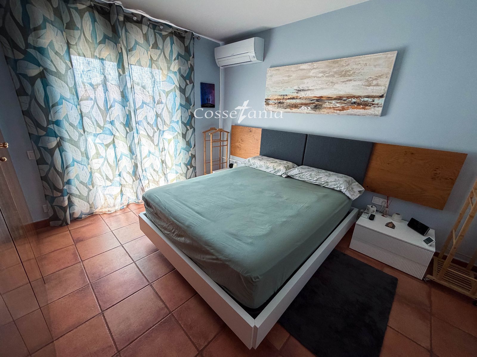 Habitación - Chalet de 6 hab. con piscina y placas solares