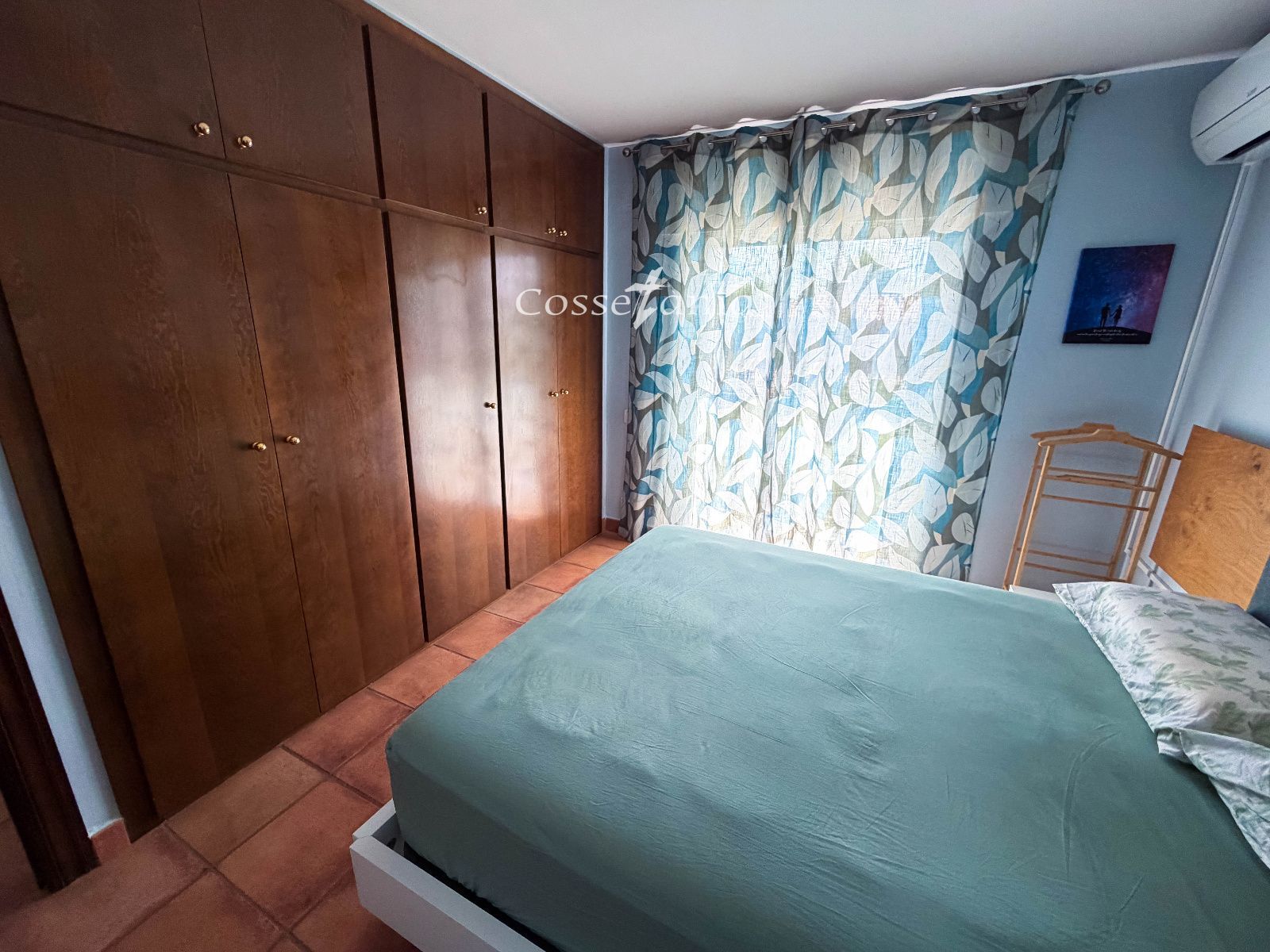 Habitación - Chalet de 6 hab. con piscina y placas solares
