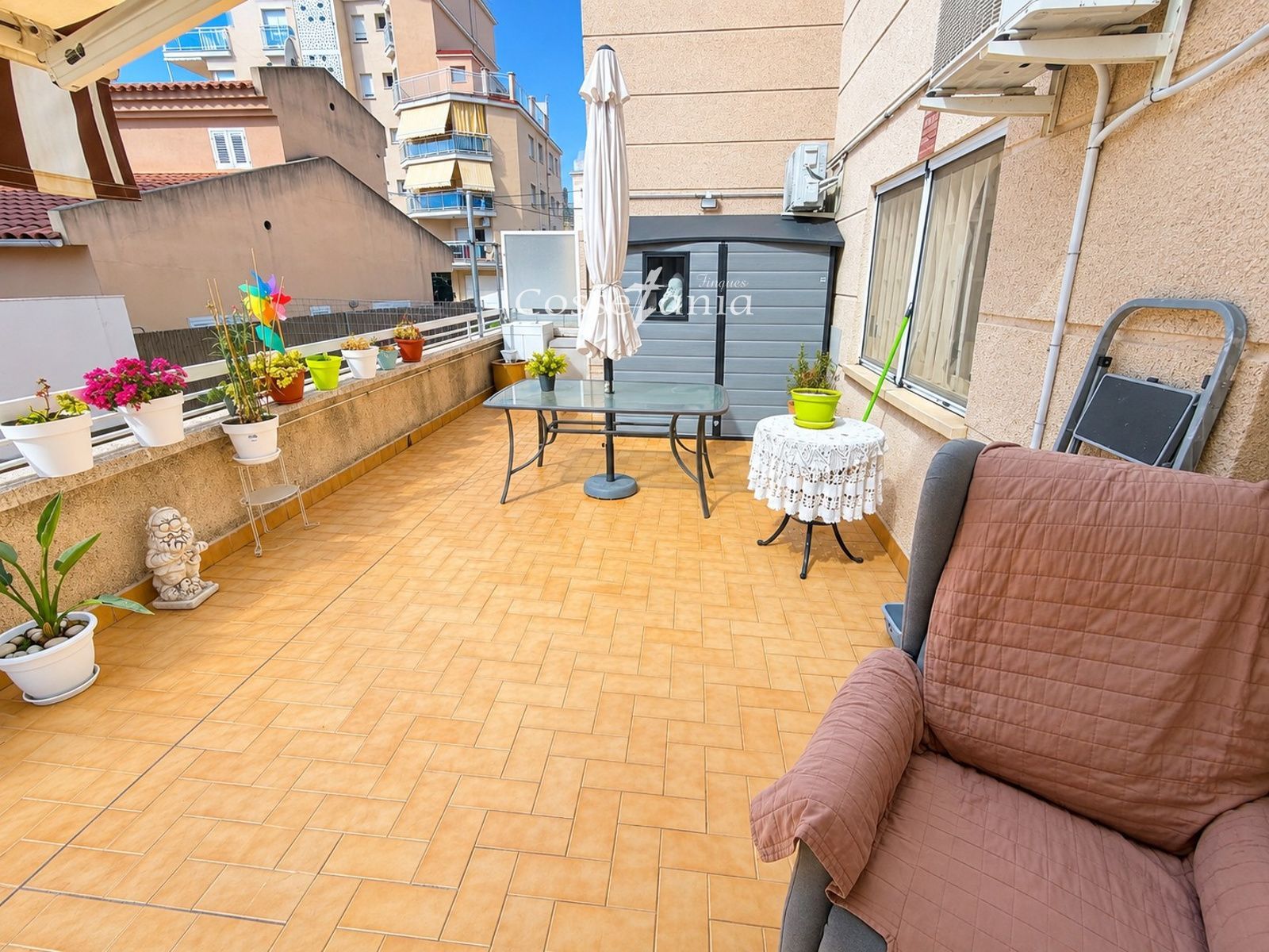 Planta baja con gran terraza, parking y trastero a pocos metros de la playa