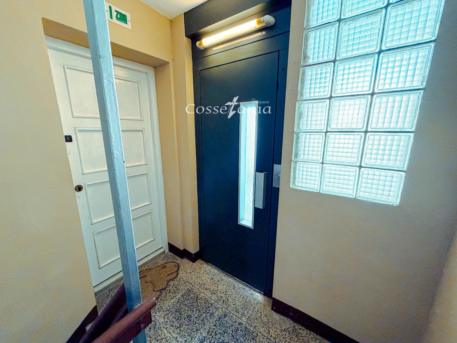 Ascensor - Piso reformado en Calafell con salida al mar