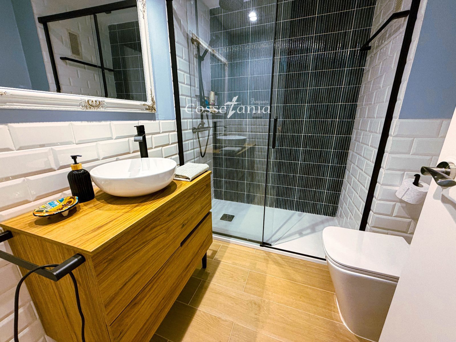 Baño - Piso reformado en Calafell con salida al mar
