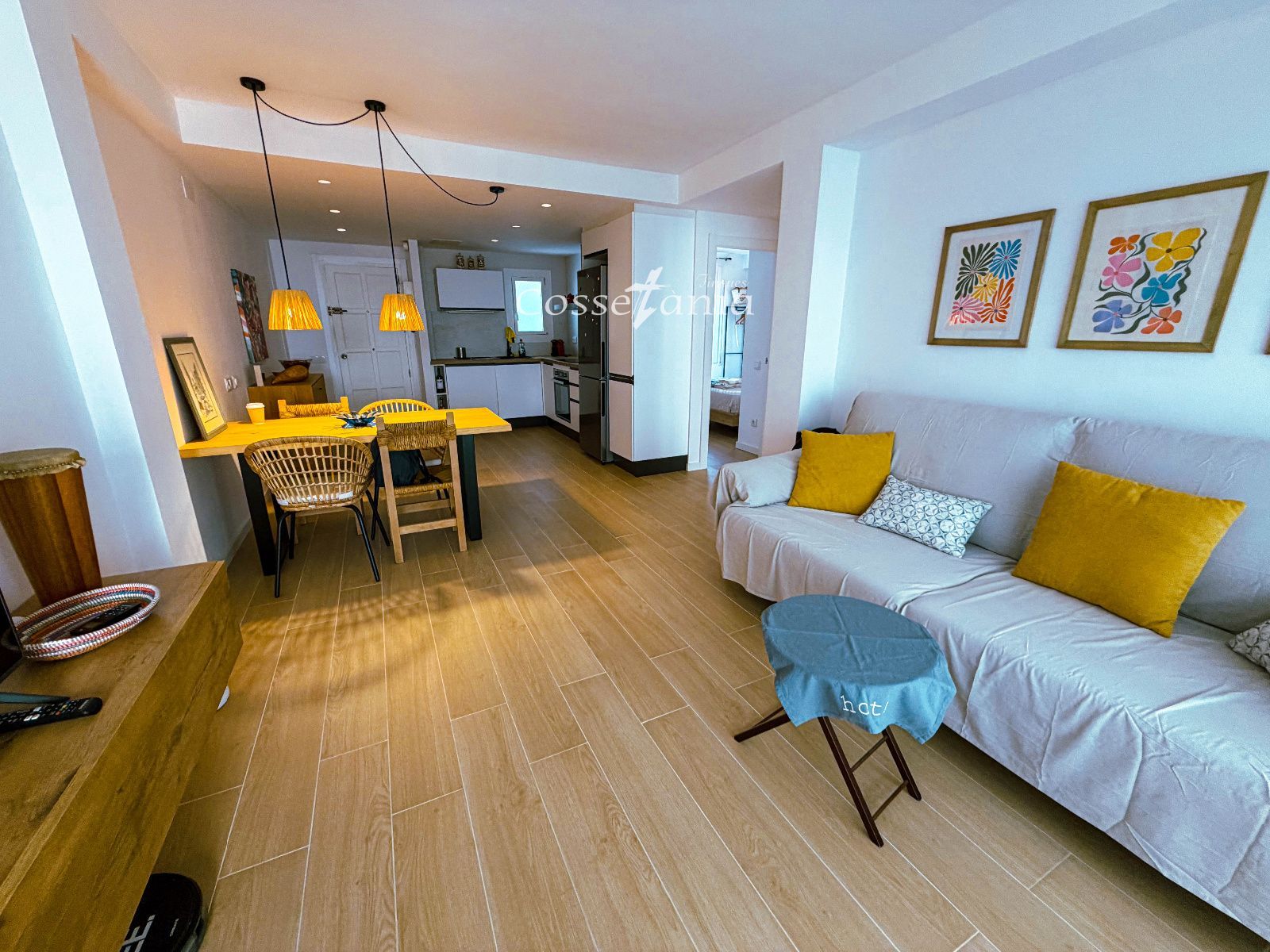 Salón - Piso reformado en Calafell con salida al mar