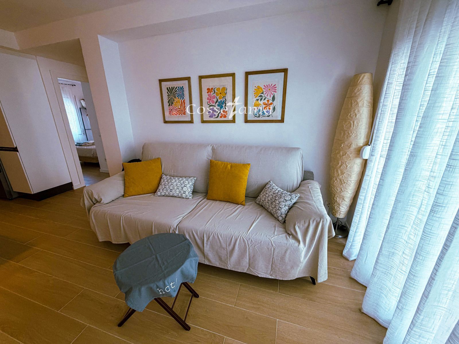 Salón - Piso reformado en Calafell con salida al mar