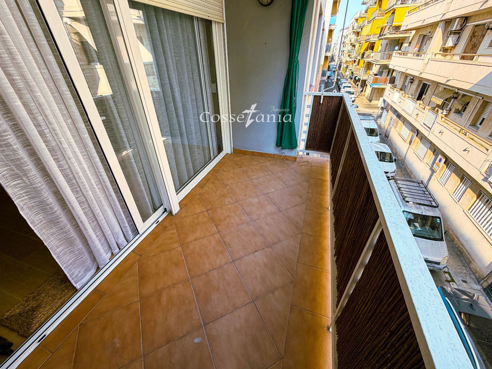 Terraza - Piso reformado en Calafell con salida al mar