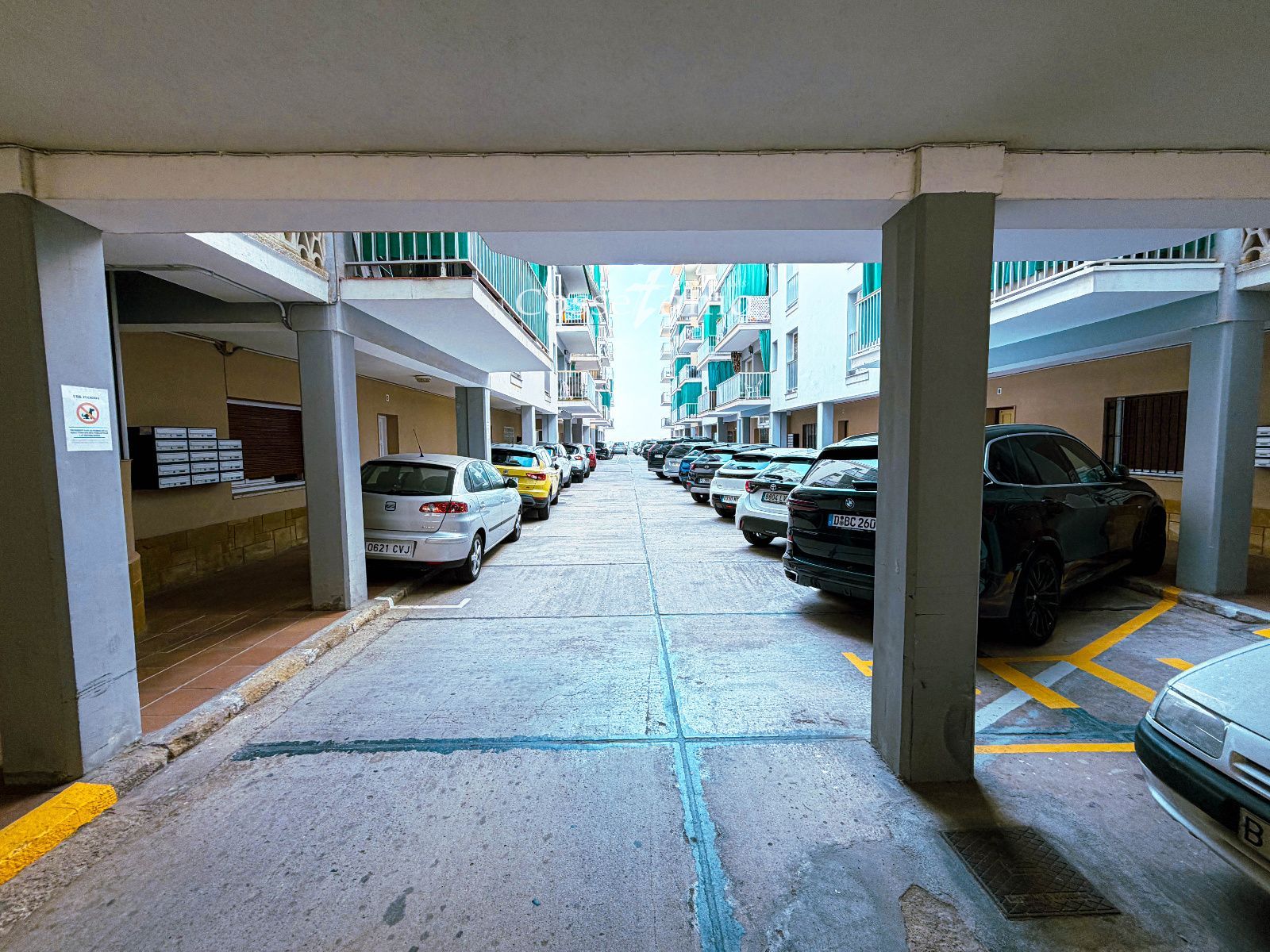Parking - Piso reformado en Calafell con salida al mar