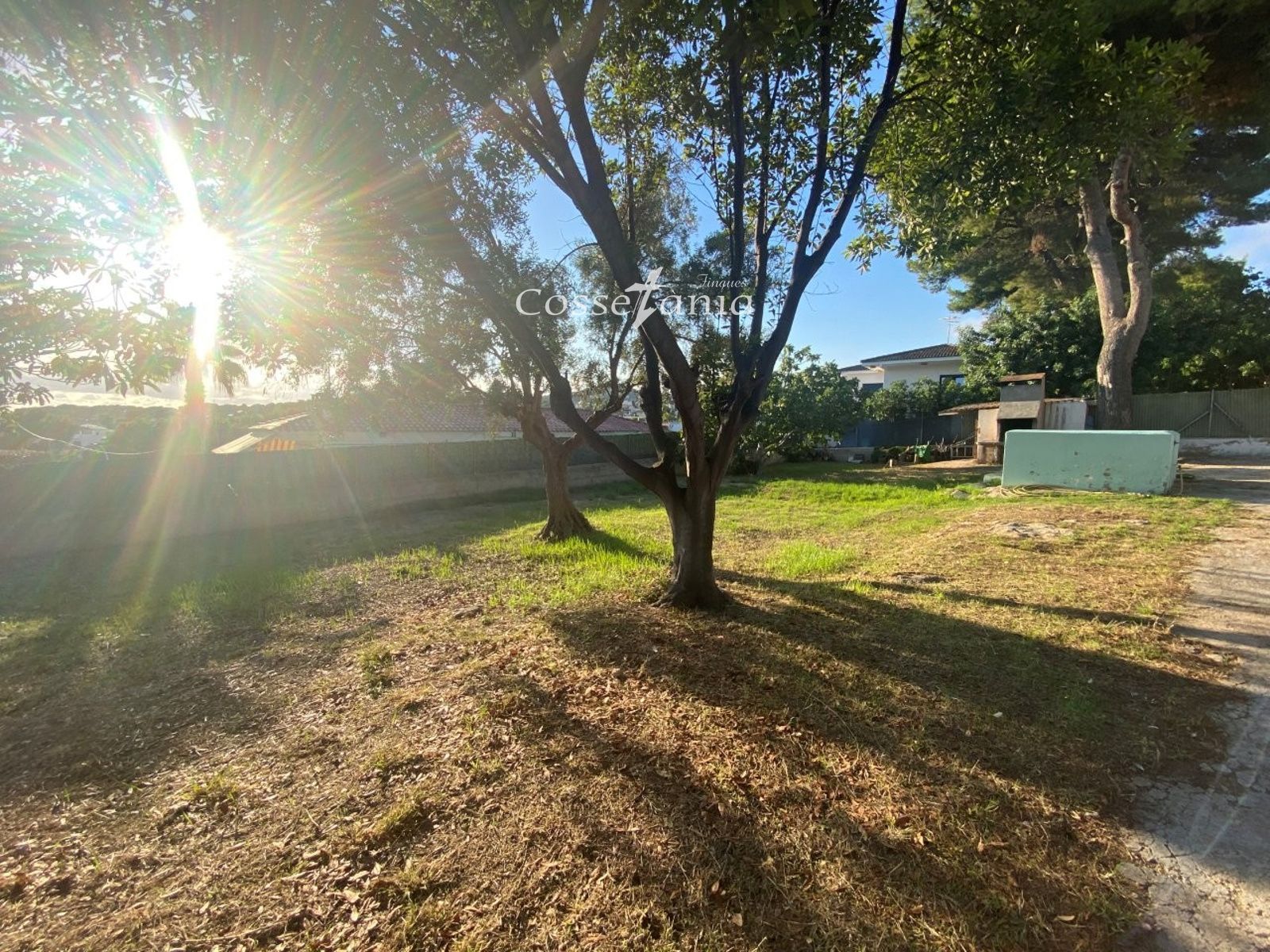 VENTA DE PARCELA EN SEGUR DE CALAFELL . CERCA DE SERVICIOS Y A TAN SOLO 650 MTS DE LA PLAYA