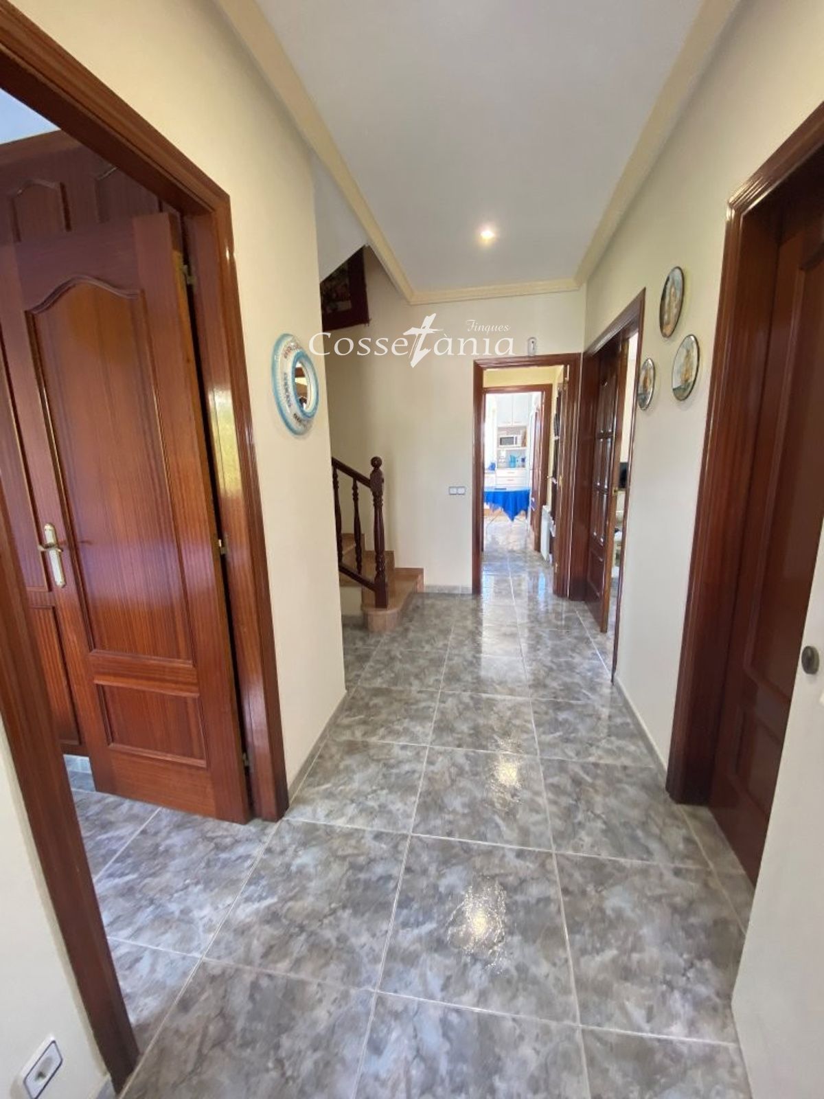 VENTA DE CHALET INDEPENDIENTE DE 4 DORMITORIOS / 3 BAÑOS Y PISCINA PROPIA