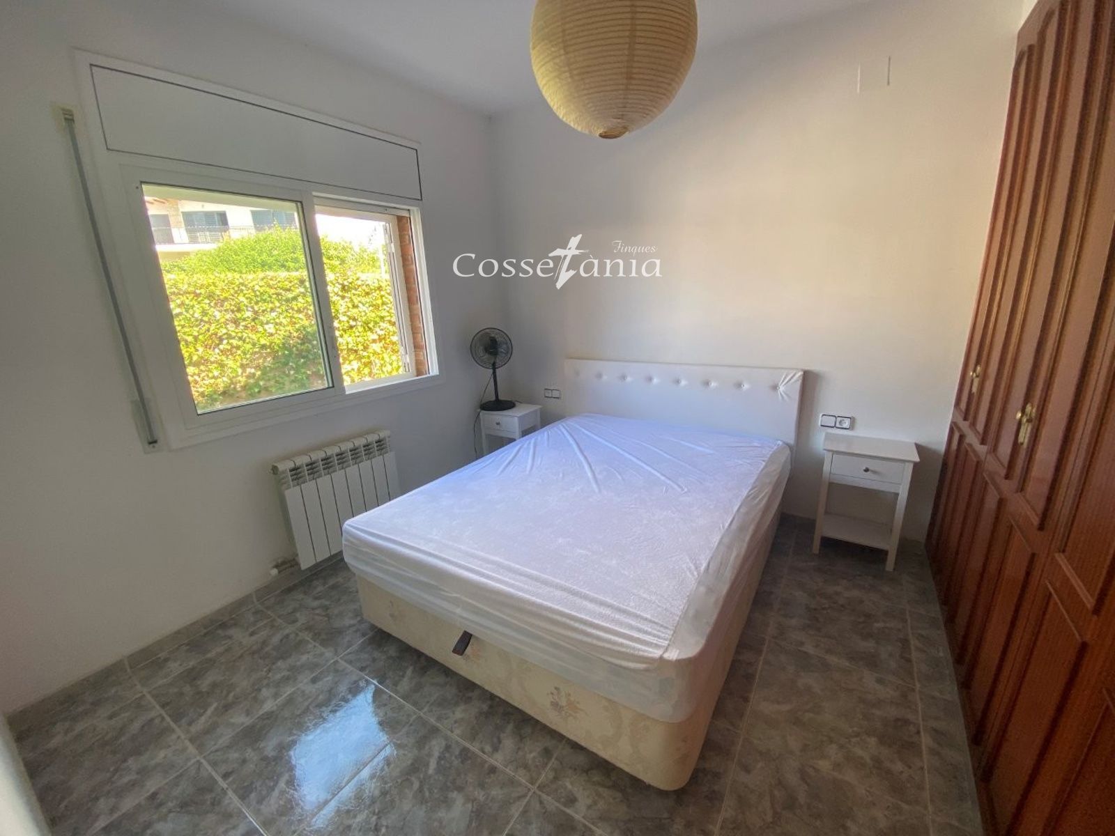 VENTA DE CHALET INDEPENDIENTE DE 4 DORMITORIOS / 3 BAÑOS Y PISCINA PROPIA