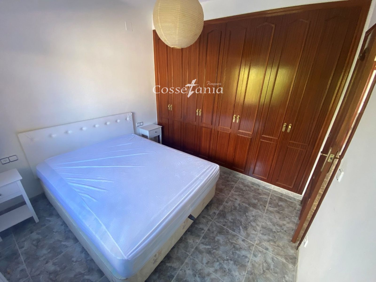 VENTA DE CHALET INDEPENDIENTE DE 4 DORMITORIOS / 3 BAÑOS Y PISCINA PROPIA