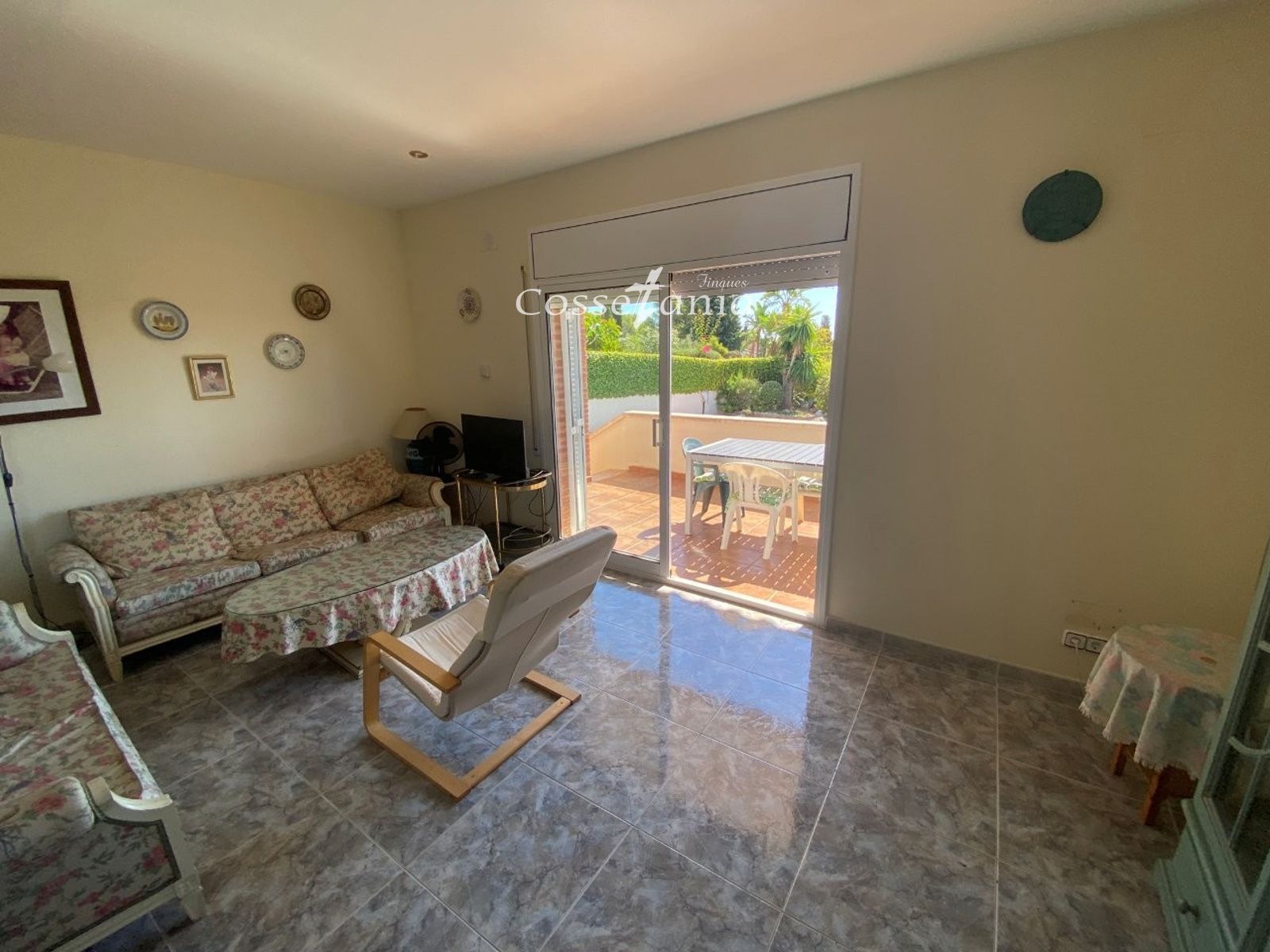 VENTA DE CHALET INDEPENDIENTE DE 4 DORMITORIOS / 3 BAÑOS Y PISCINA PROPIA