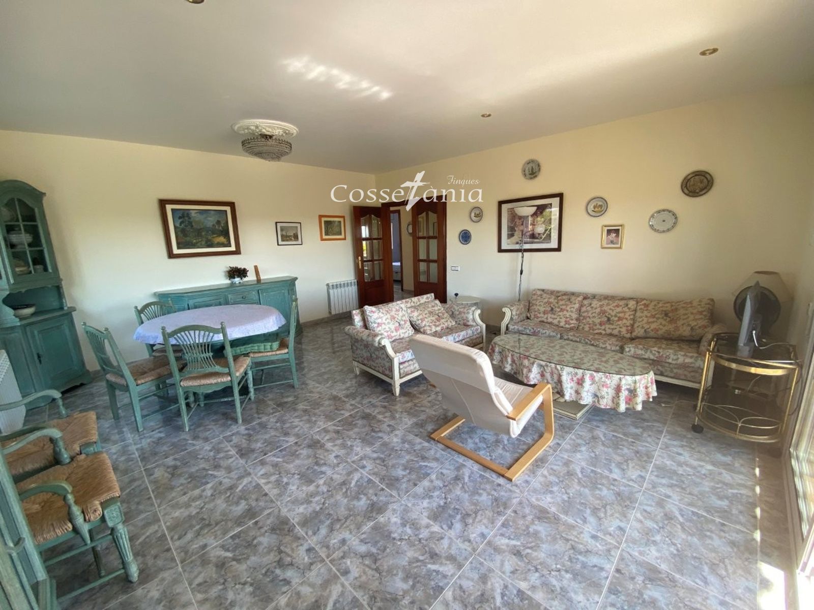 VENTA DE CHALET INDEPENDIENTE DE 4 DORMITORIOS / 3 BAÑOS Y PISCINA PROPIA