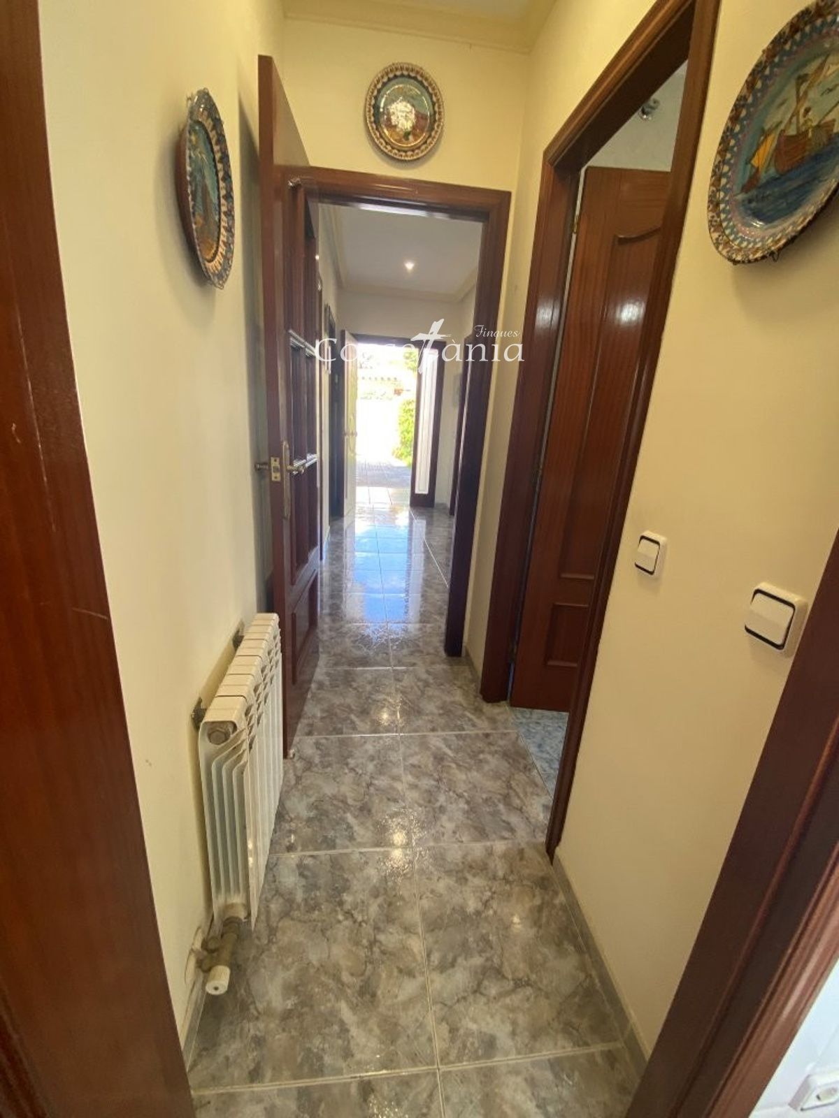 VENTA DE CHALET INDEPENDIENTE DE 4 DORMITORIOS / 3 BAÑOS Y PISCINA PROPIA