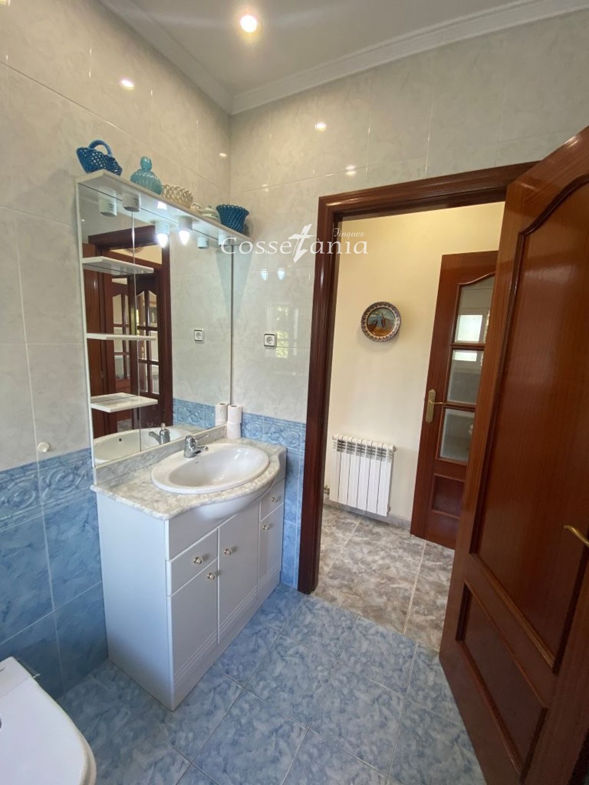 VENTA DE CHALET INDEPENDIENTE DE 4 DORMITORIOS / 3 BAÑOS Y PISCINA PROPIA
