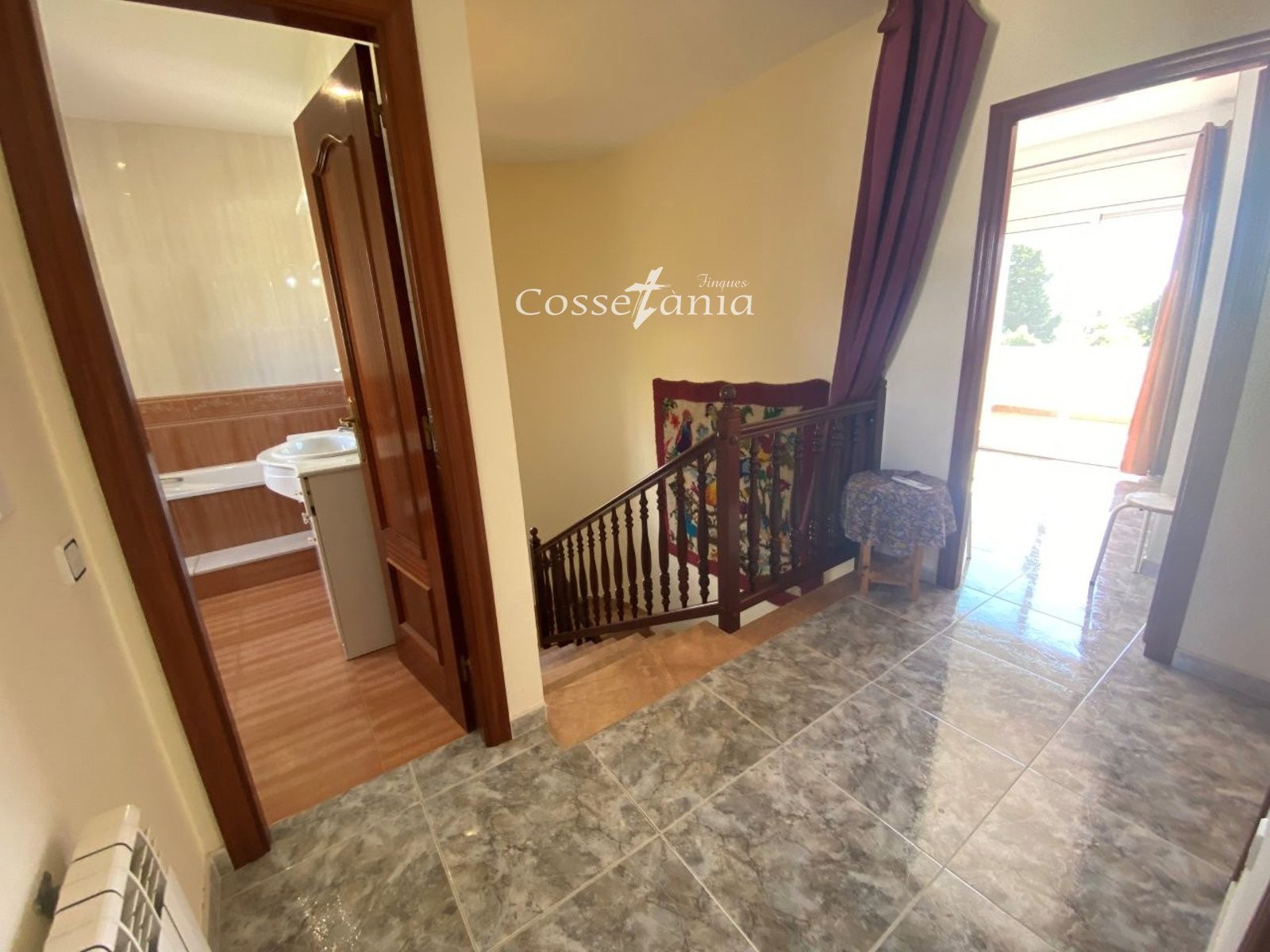 VENTA DE CHALET INDEPENDIENTE DE 4 DORMITORIOS / 3 BAÑOS Y PISCINA PROPIA