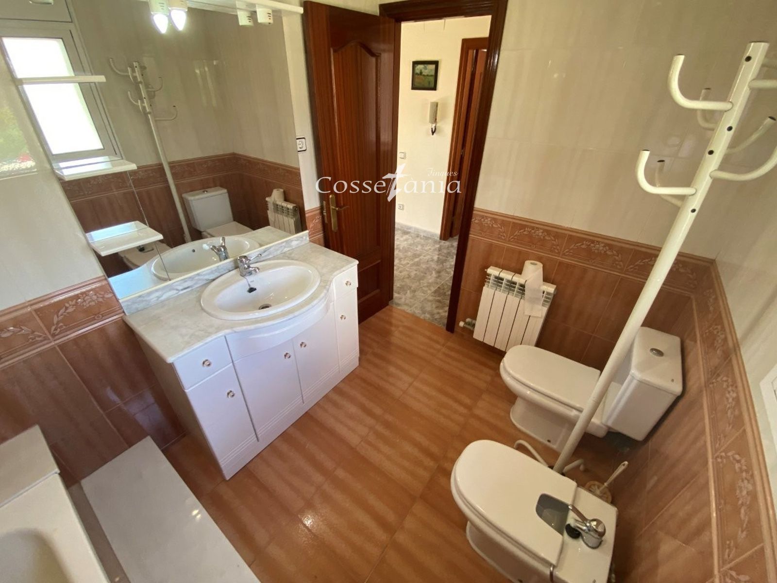 VENTA DE CHALET INDEPENDIENTE DE 4 DORMITORIOS / 3 BAÑOS Y PISCINA PROPIA