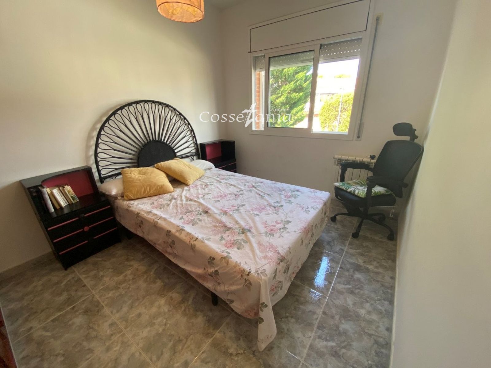 VENTA DE CHALET INDEPENDIENTE DE 4 DORMITORIOS / 3 BAÑOS Y PISCINA PROPIA