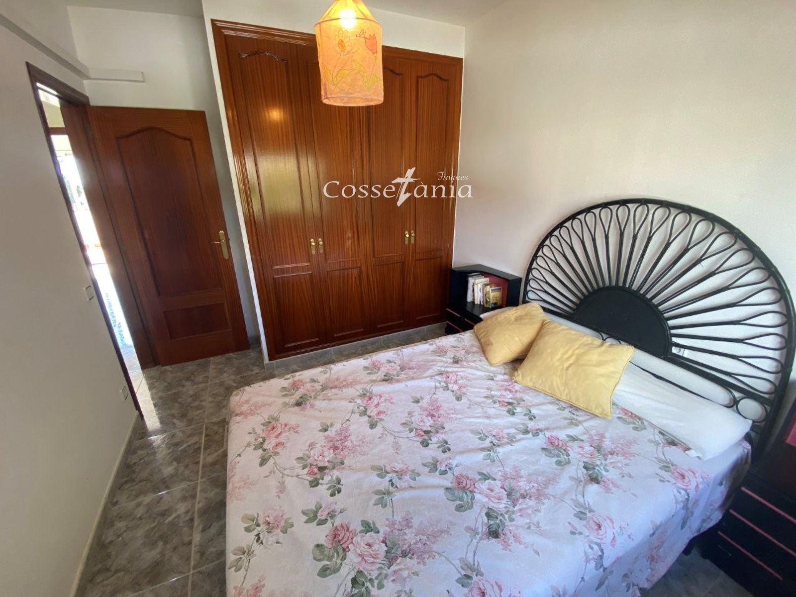 VENTA DE CHALET INDEPENDIENTE DE 4 DORMITORIOS / 3 BAÑOS Y PISCINA PROPIA