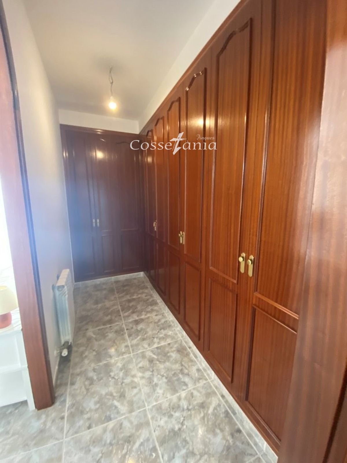 VENTA DE CHALET INDEPENDIENTE DE 4 DORMITORIOS / 3 BAÑOS Y PISCINA PROPIA