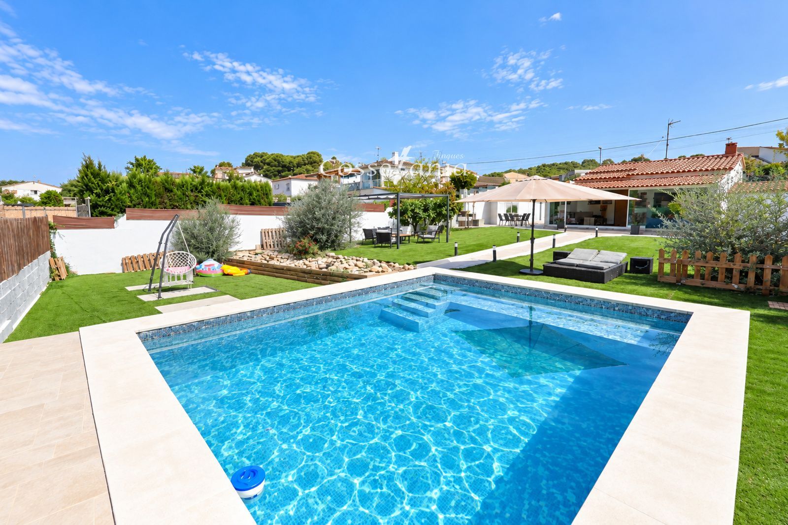 CASA INDEPENDIENTE EN VENTA EN URB. CALAFELL PARK - Foto 1