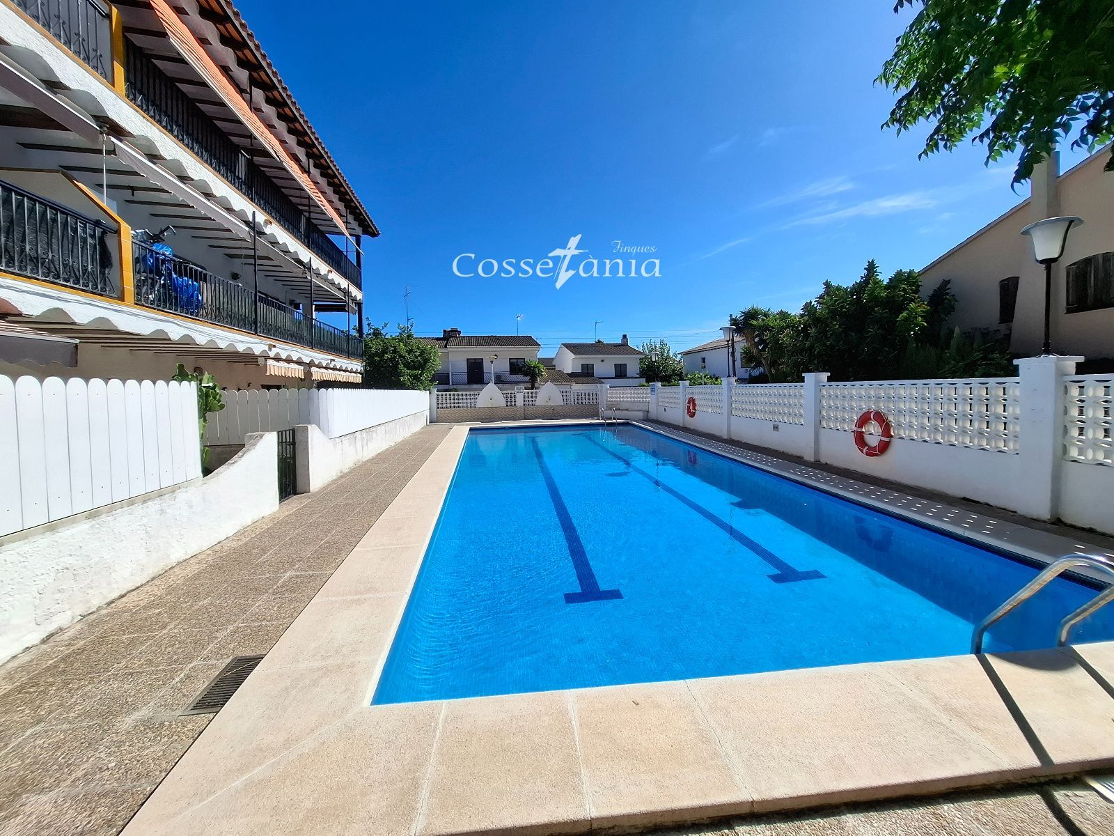 Planta baja con dos grandes terrazas y piscina a 350 metros del mar en Coma-ruga - Foto 3