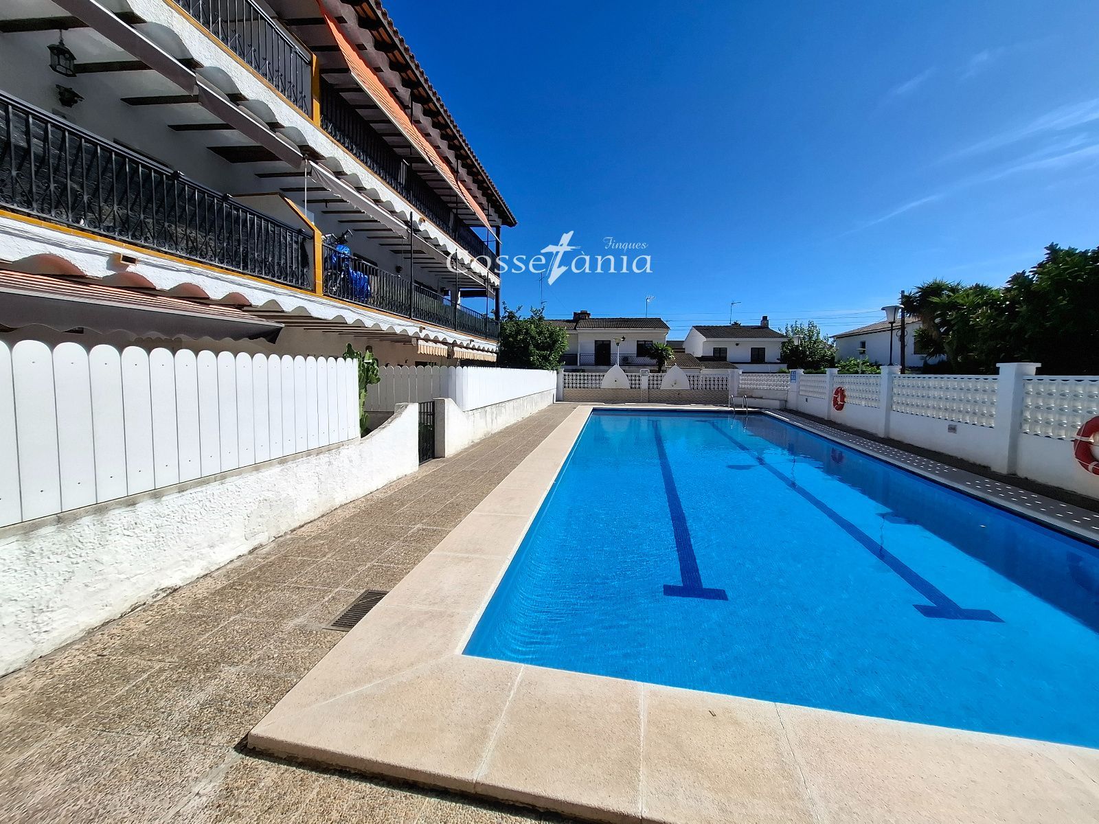 Planta baja con dos grandes terrazas y piscina a 350 metros del mar en Coma-ruga - Foto 4