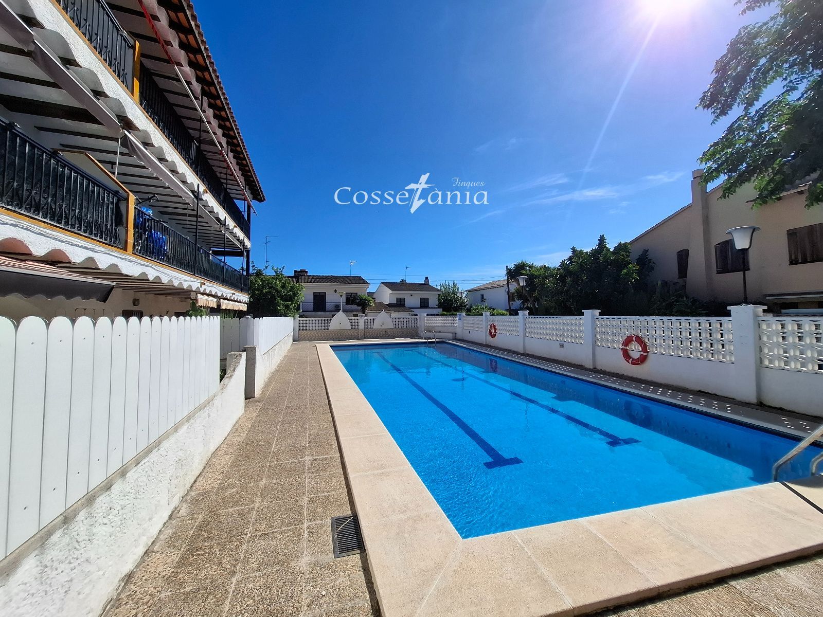 Planta baja con dos grandes terrazas y piscina a 350 metros del mar en Coma-ruga - Foto 6