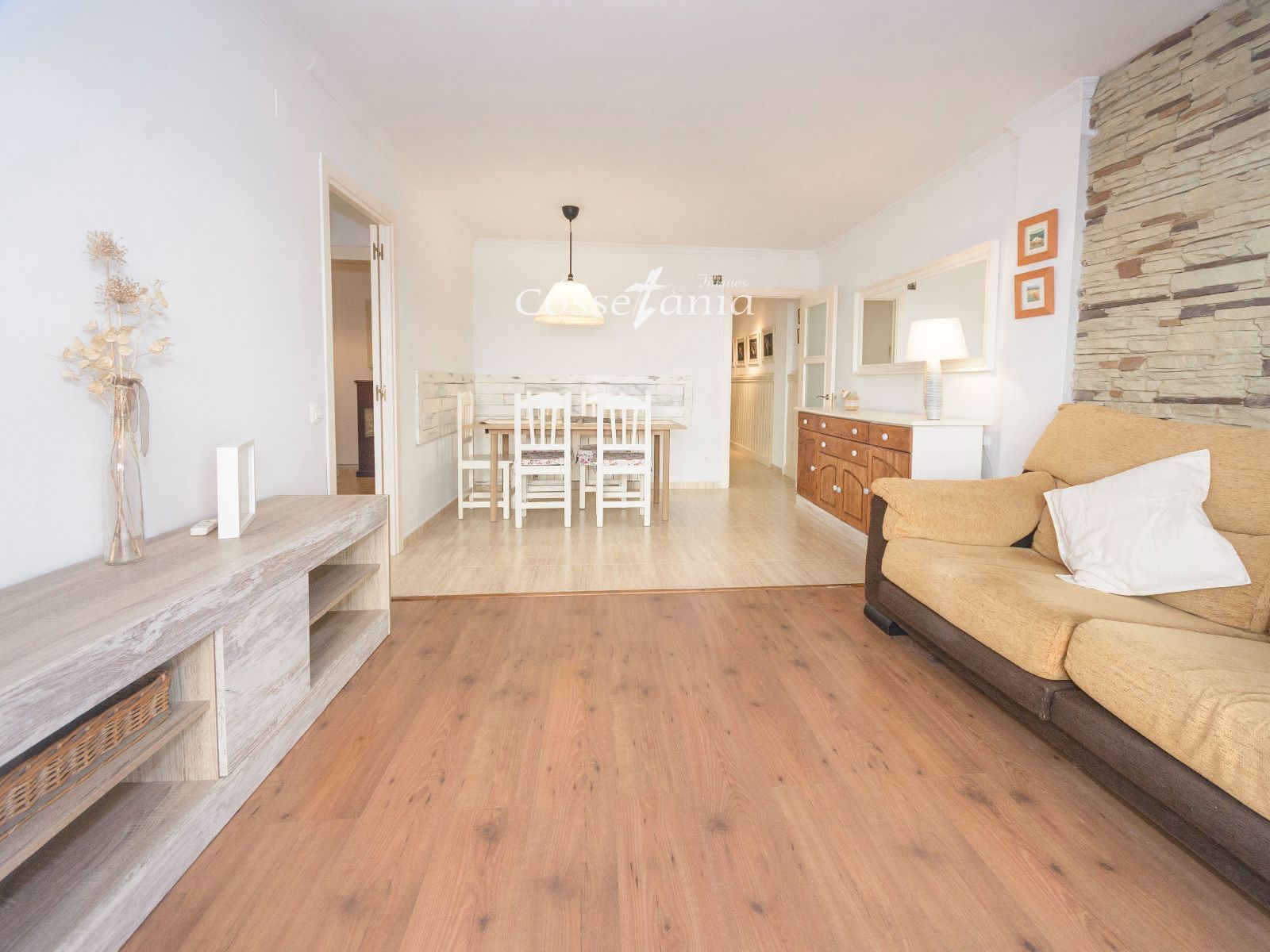 salon-comedor - PISO CENTRICO COMPLETAMENTE REFORMADO CERCA DEL MAR!