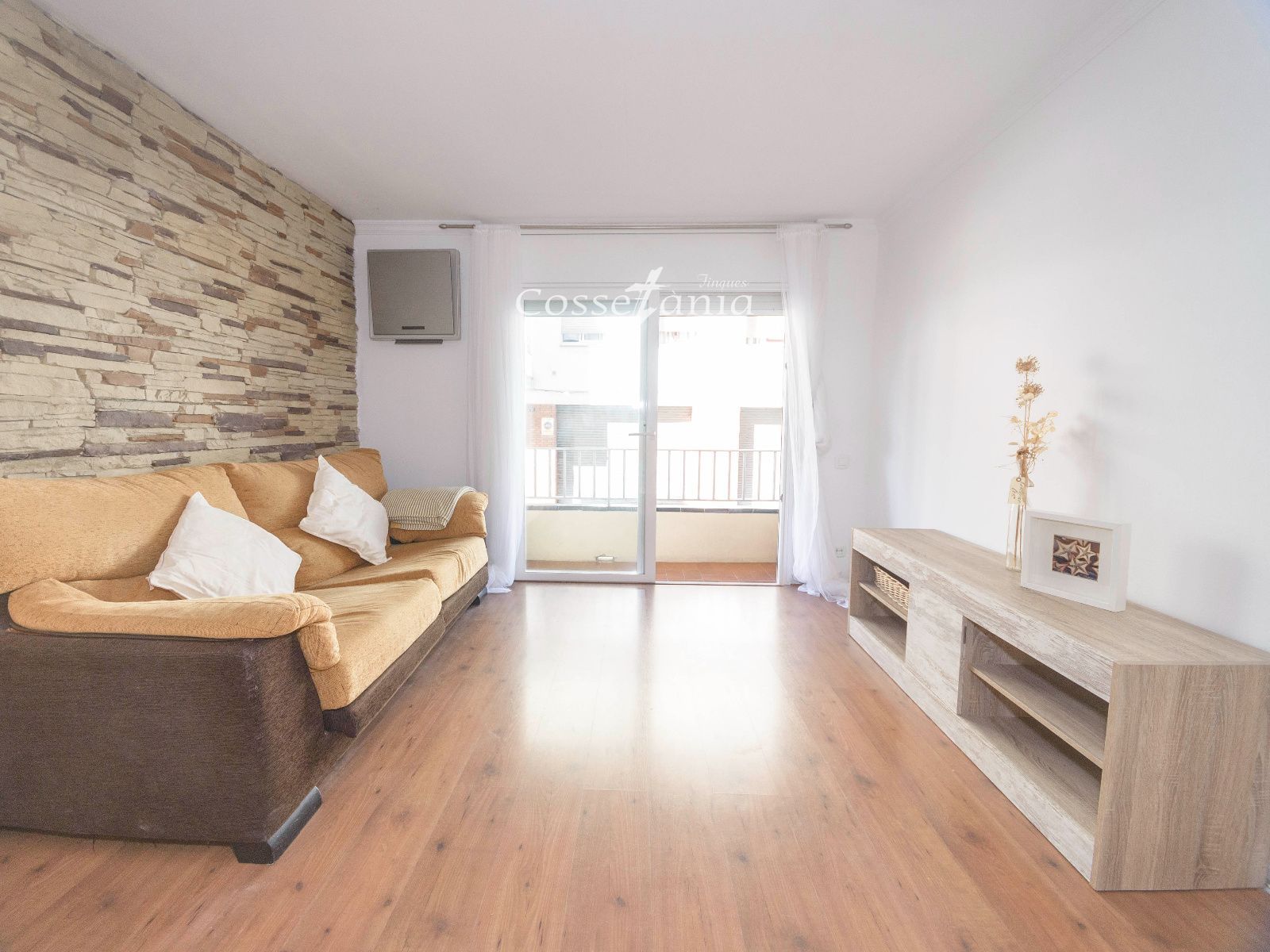 salon-comedor - PISO CENTRICO COMPLETAMENTE REFORMADO CERCA DEL MAR!