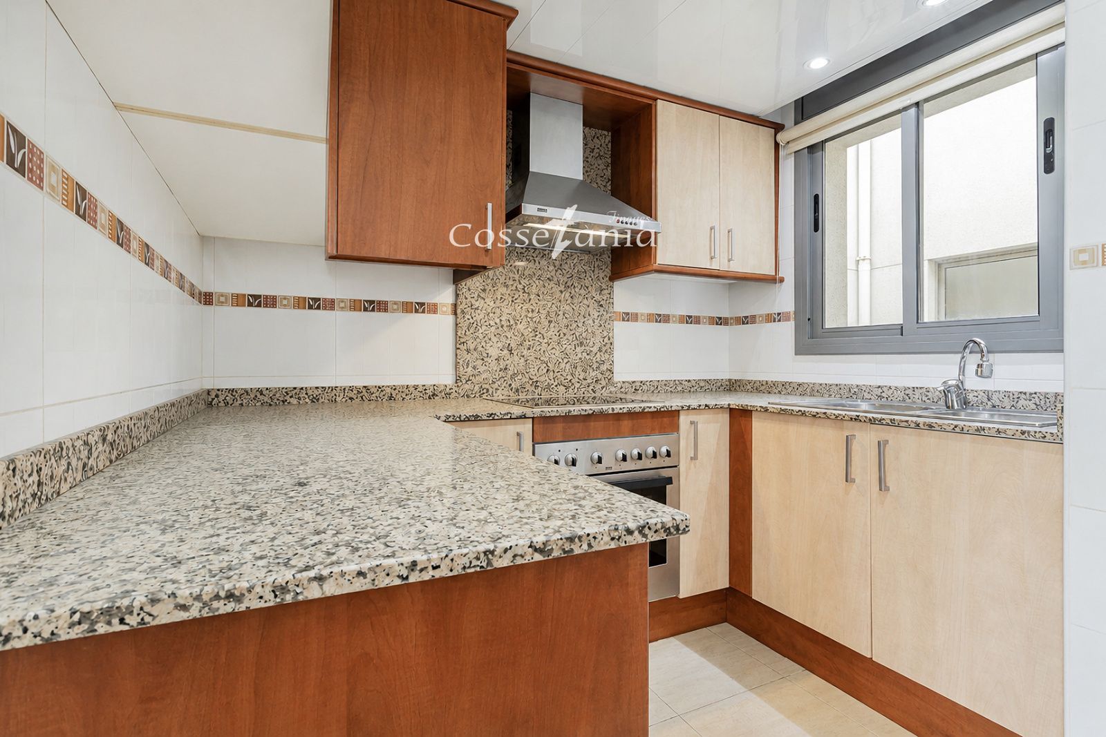 Piso con solárium privado, garaje y vistas al mar en Calafell Pueblo - Foto 5