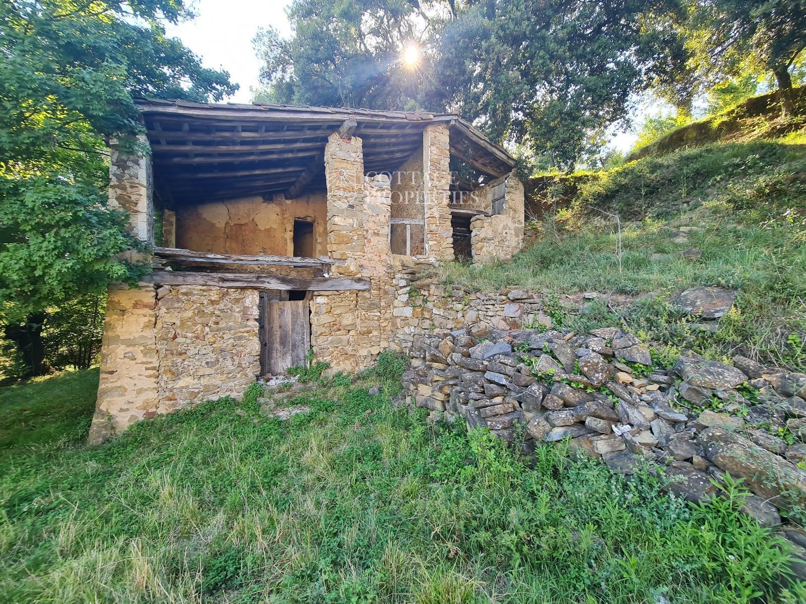 Masía de piedra a rehabilitar en Sant Joan les Fonts | Ref: 1587