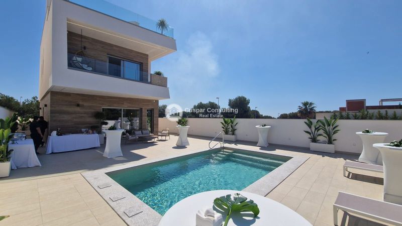 Detached Villa for sale Torre De La Horadada, Alicante. Ref: 1071. Cuspar Consulting Real Estate