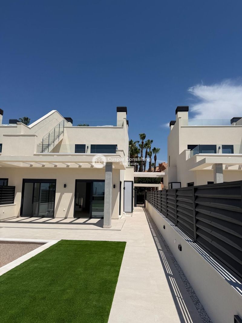Freistehende Villa zu verkaufen Los Alcazares, Murcia. Ref: 1302. Cuspar Consulting Real Estate