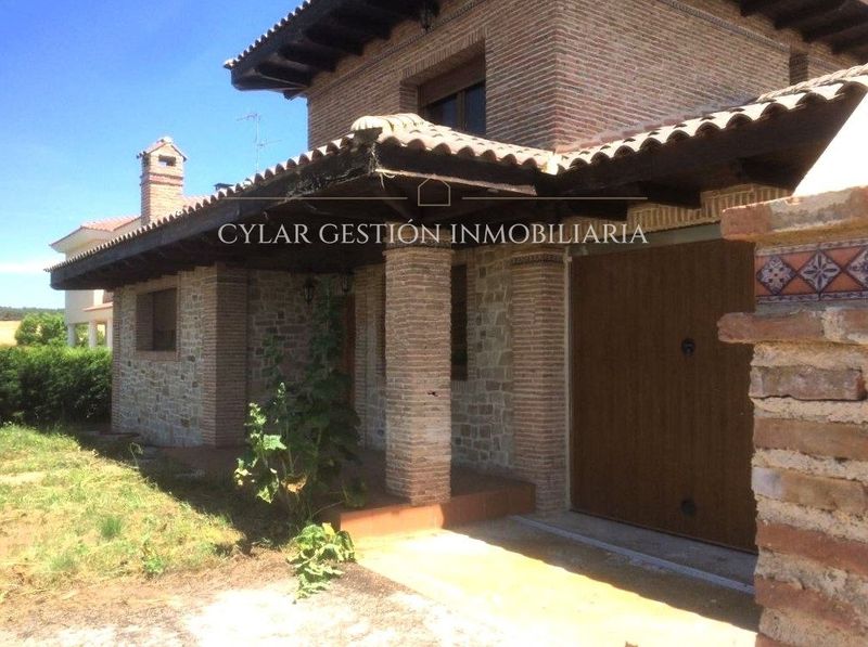 Chalet Independiente en venta Alba De Tormes, Salamanca. Ref: 1434. Cylar Gestión Inmobiliaria