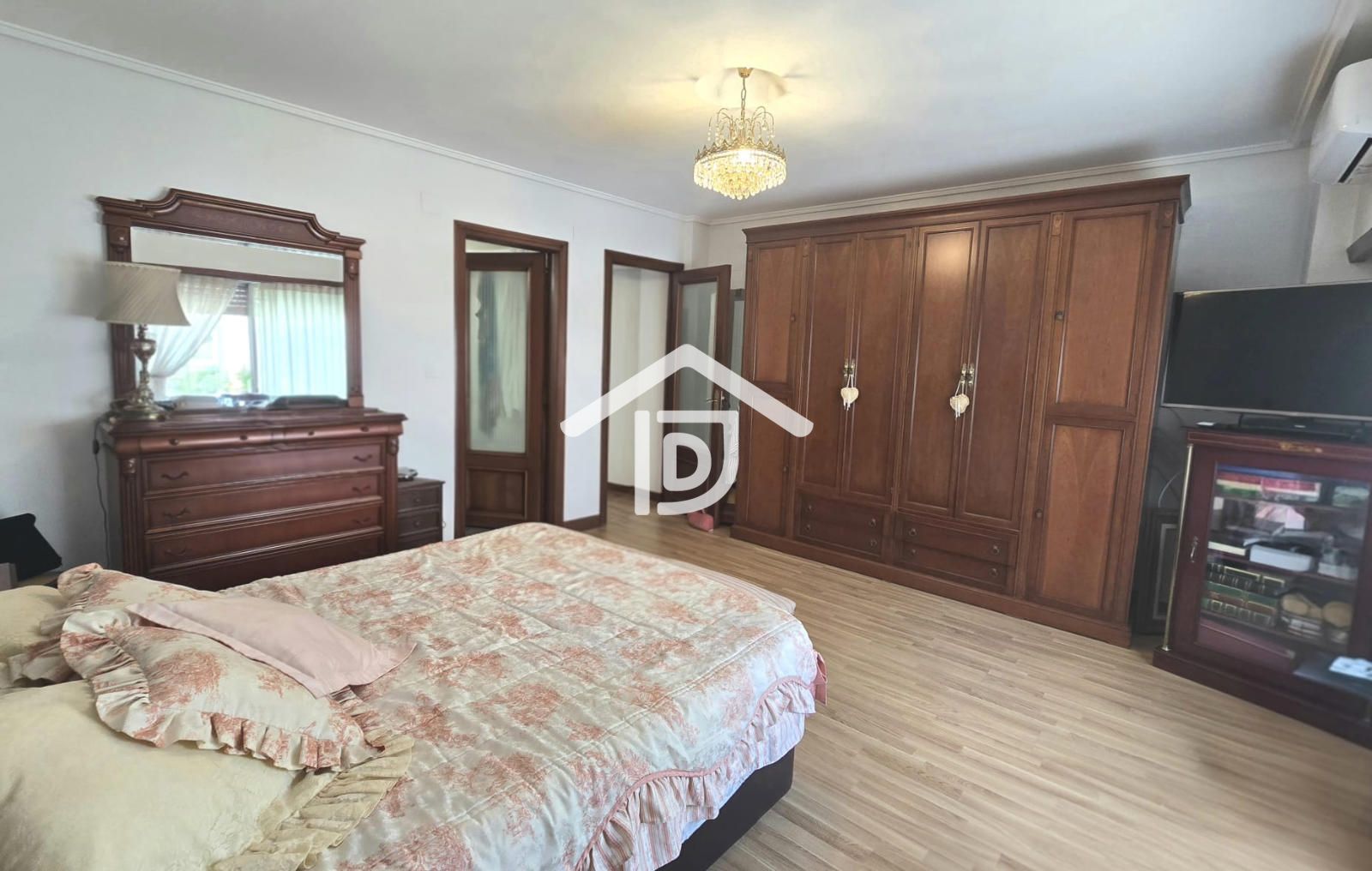 Amplitud, luz y elegancia en una vivienda exterior — foto 5