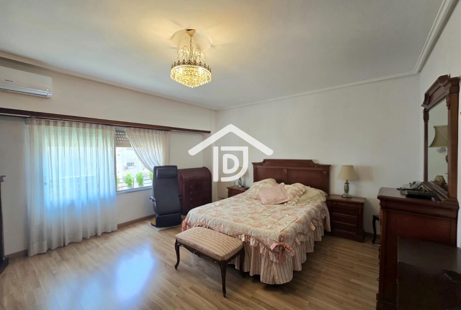 Amplitud, luz y elegancia en una vivienda exterior — foto 6