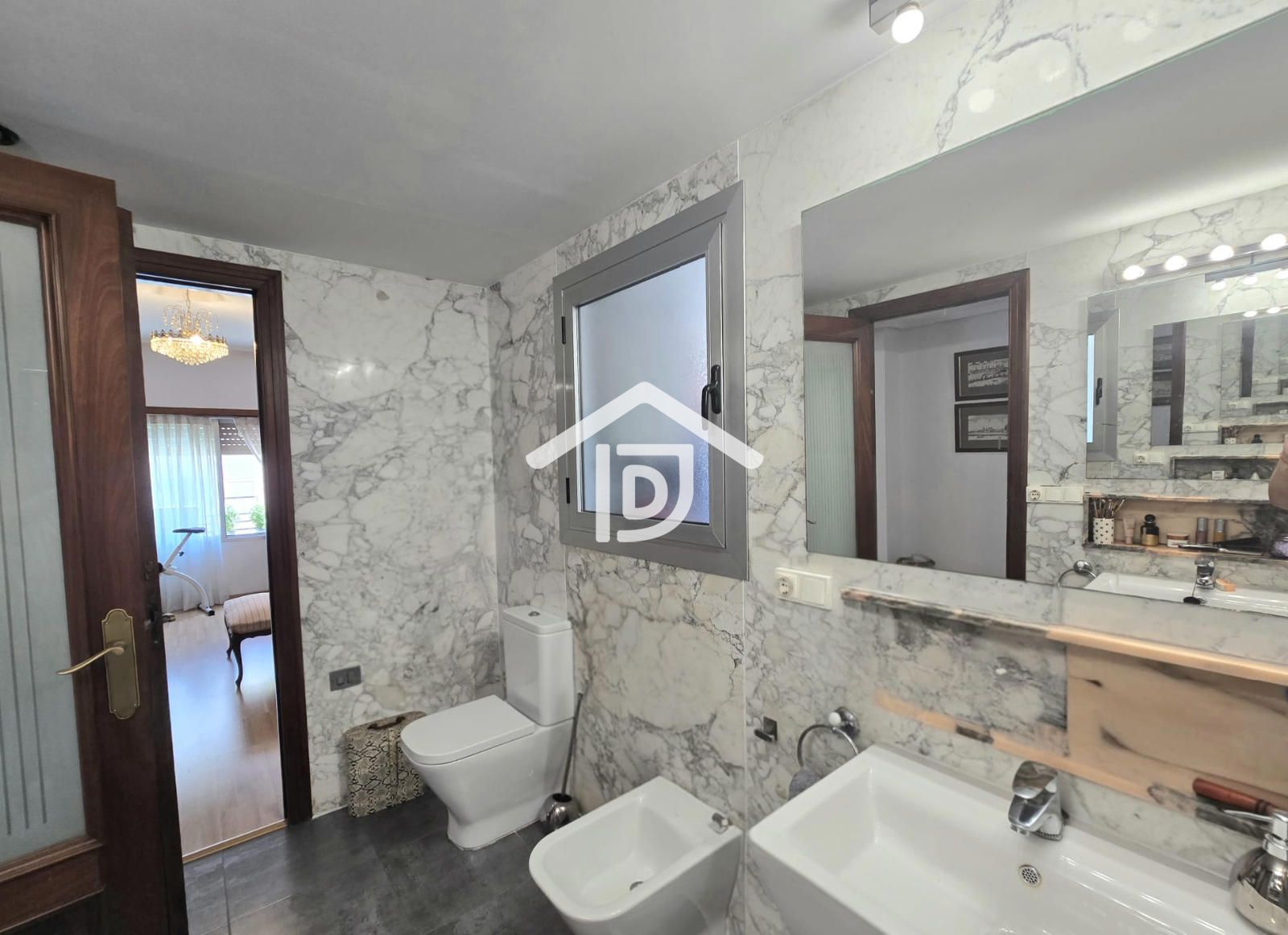 Amplitud, luz y elegancia en una vivienda exterior — foto 7