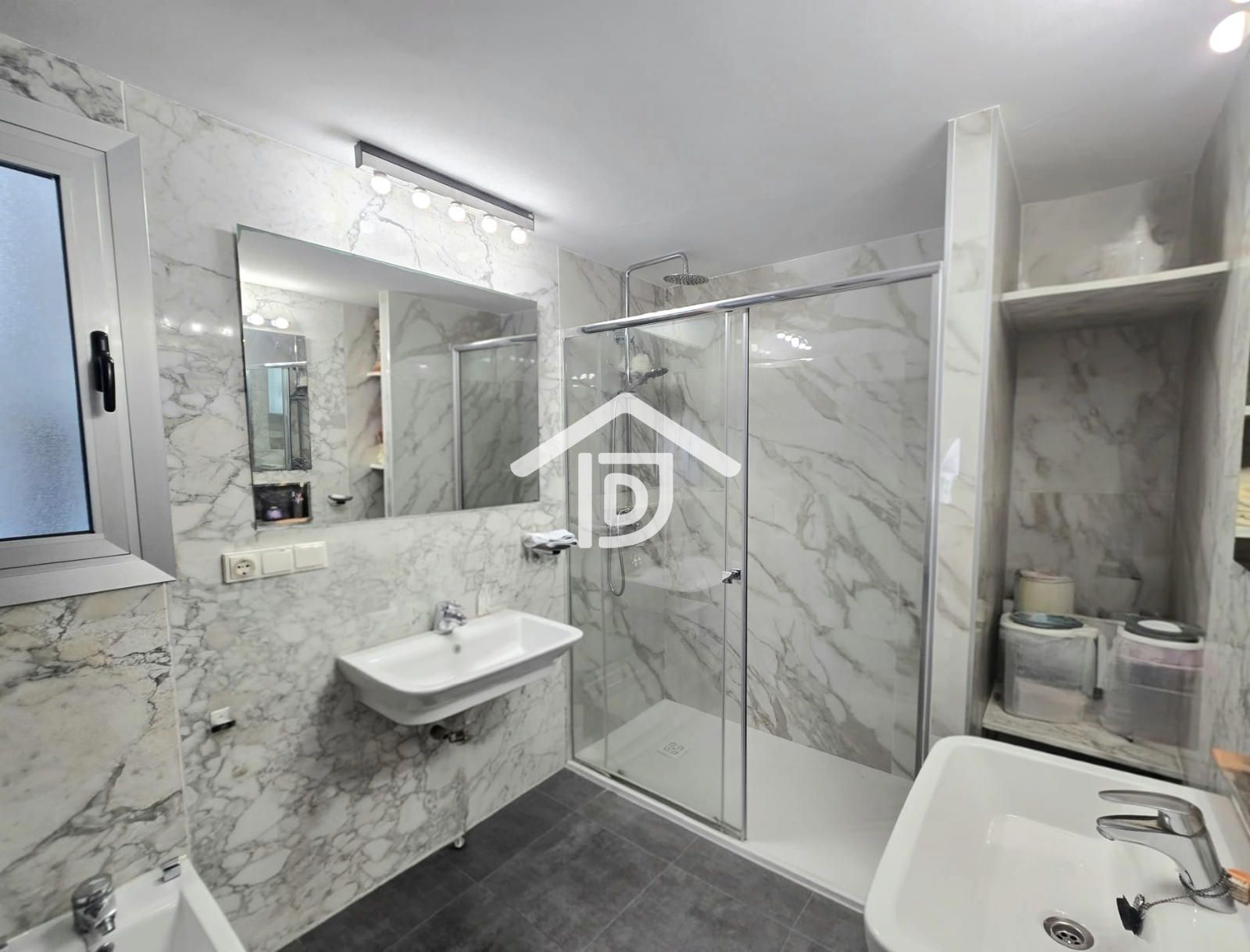 Amplitud, luz y elegancia en una vivienda exterior — foto 8