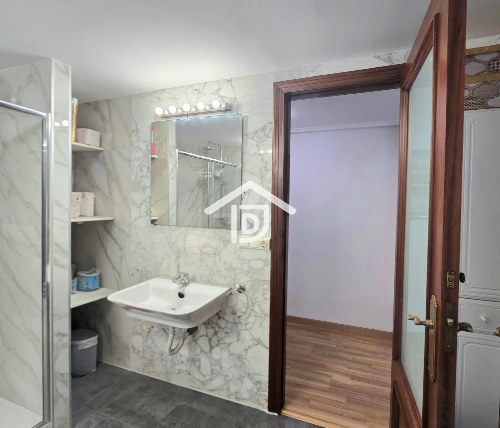 Amplitud, luz y elegancia en una vivienda exterior — foto 10