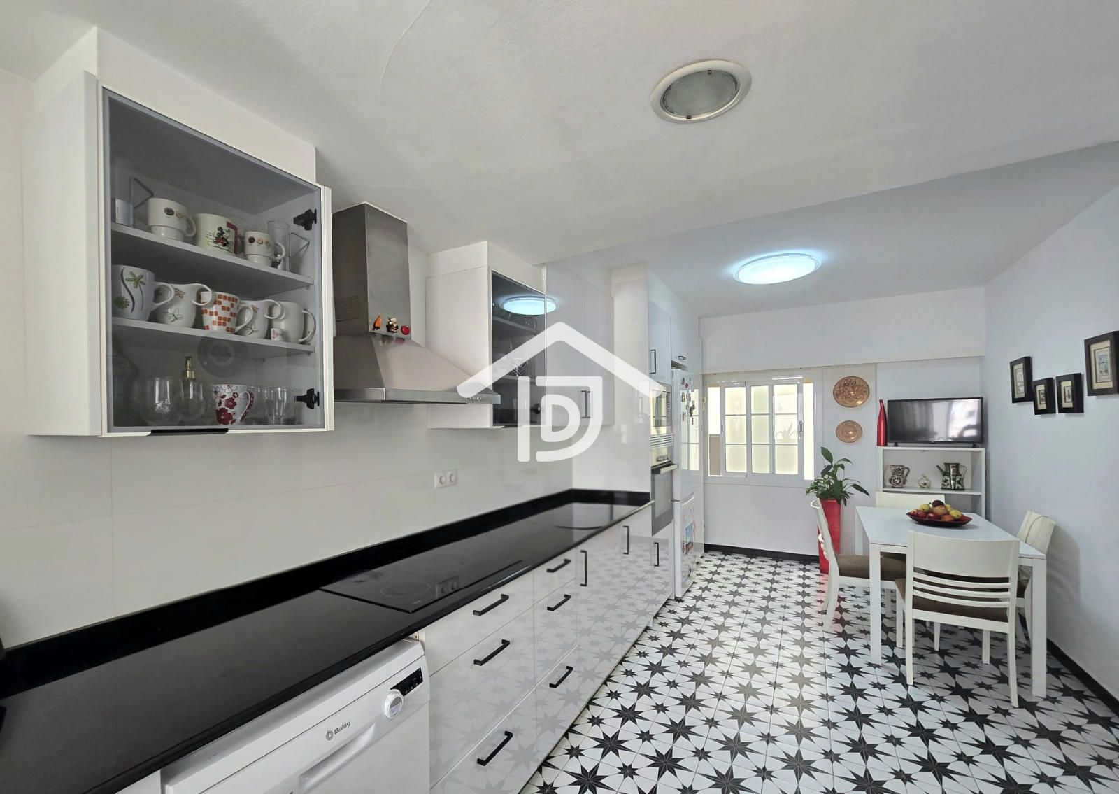 Amplitud, luz y elegancia en una vivienda exterior — foto 13