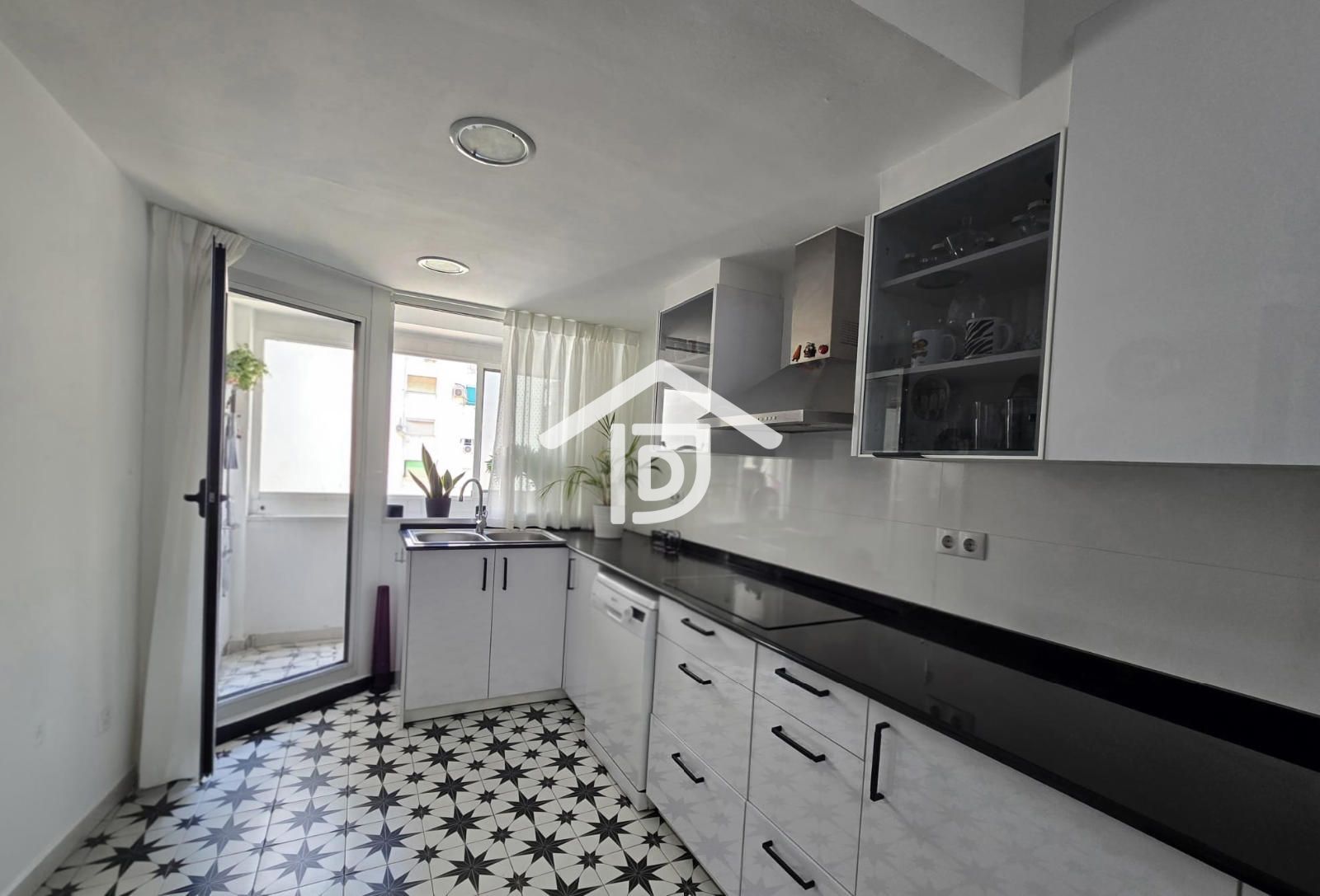 Amplitud, luz y elegancia en una vivienda exterior — foto 14