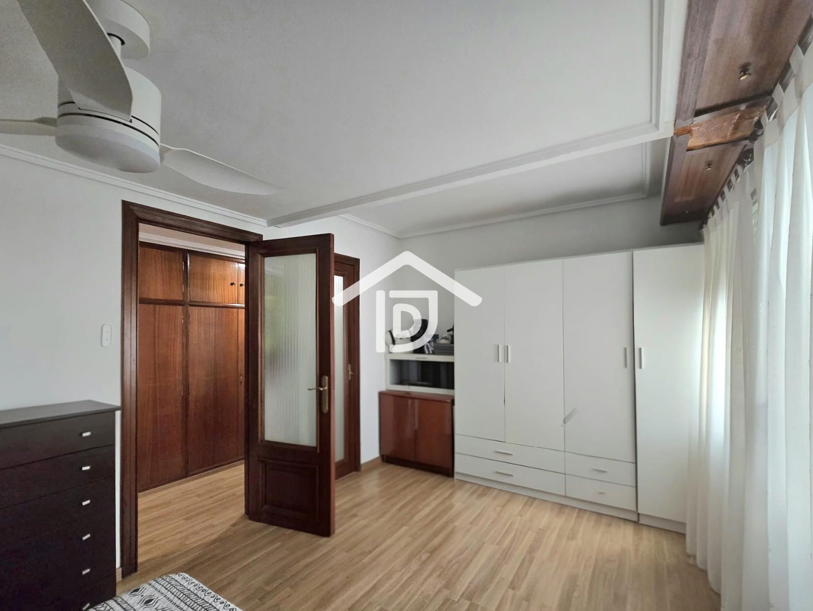 Amplitud, luz y elegancia en una vivienda exterior — foto 23