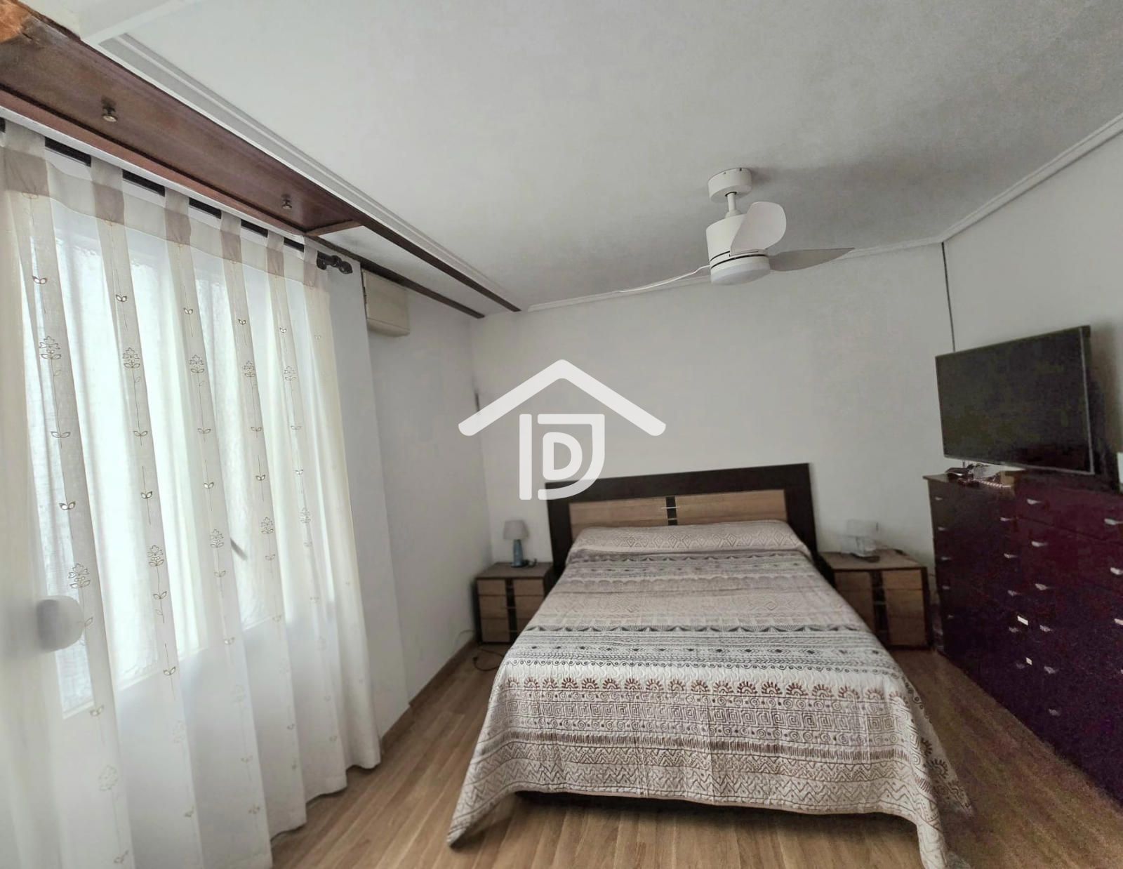 Amplitud, luz y elegancia en una vivienda exterior — foto 25