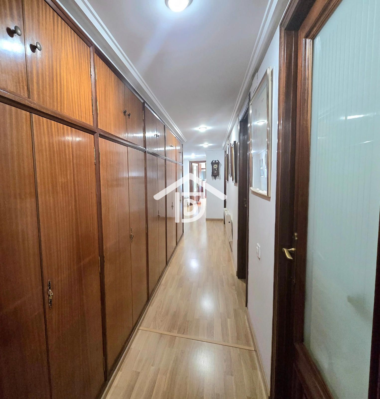 Amplitud, luz y elegancia en una vivienda exterior — foto 26
